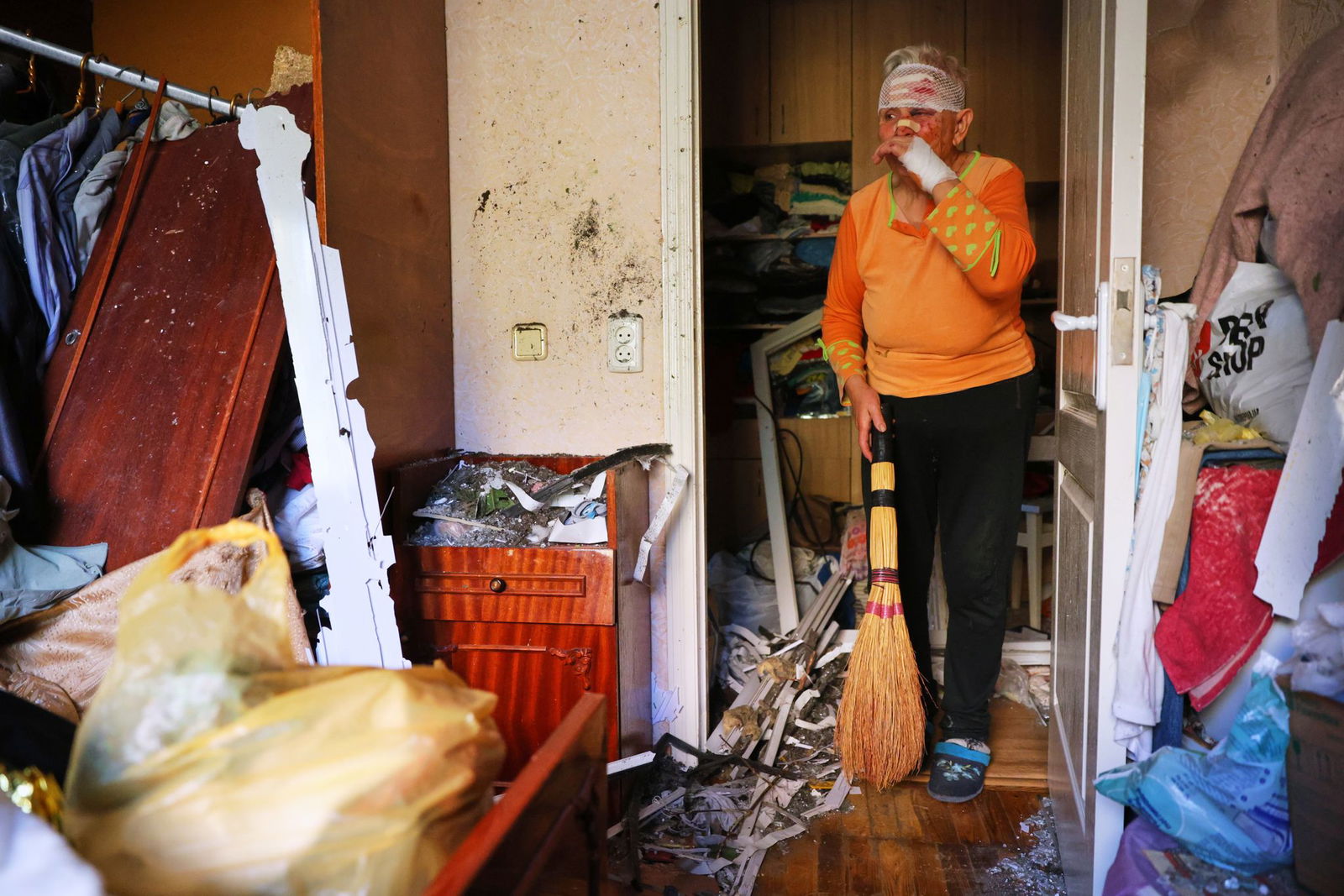 Nach den neuen russischen Angriffen laufen die Rettungs- und Wiederherstellungsarbeiten in mehreren Regionen des Landes.
