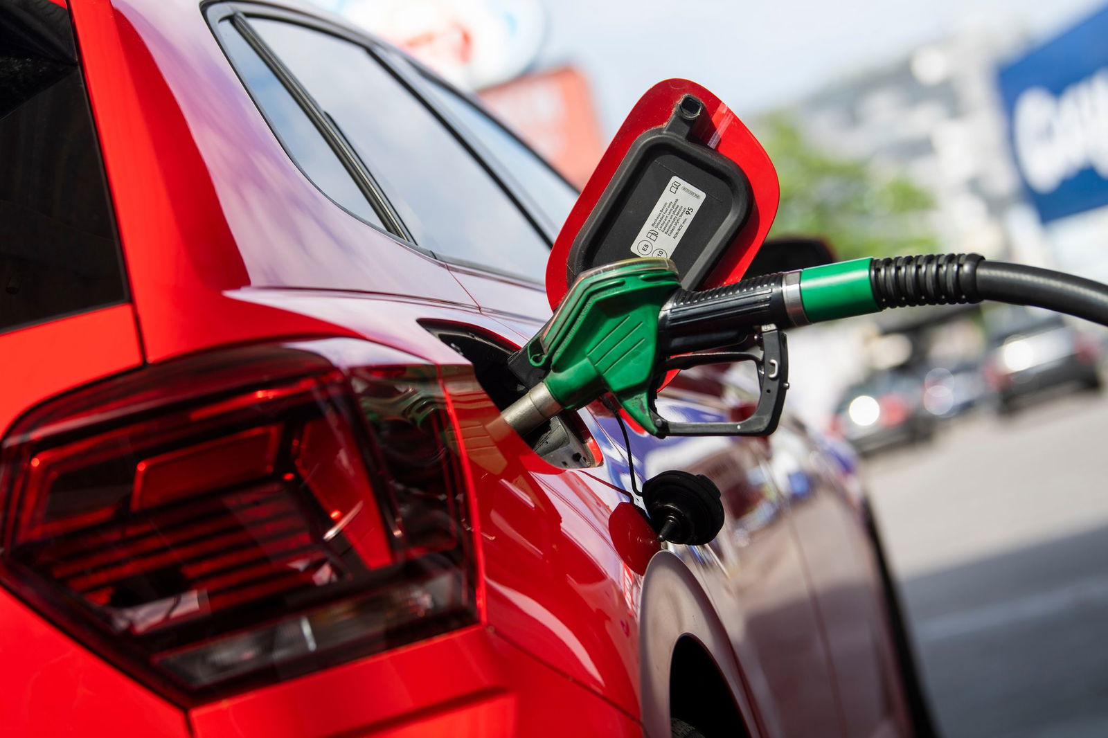 Die betroffene Tankstelle in Hechtsheim bleibt zunächst außer Betrieb. 