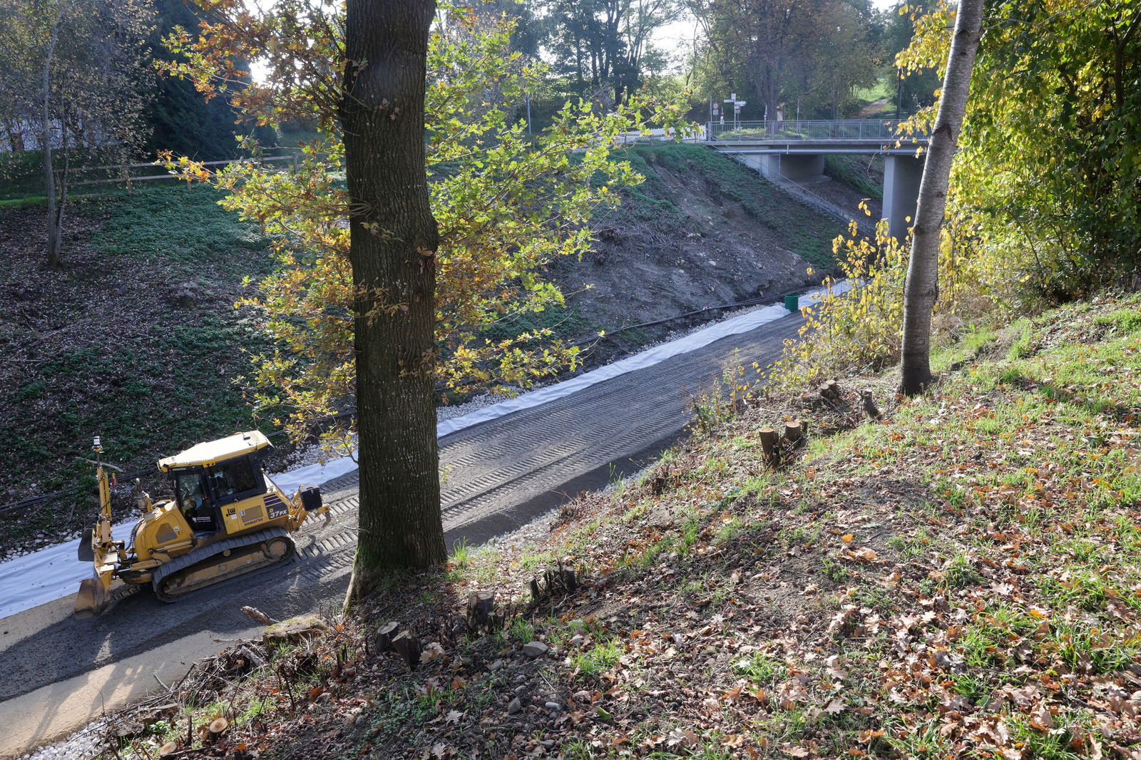 Die Hangabsicherung ist laut Bahn aufwendiger als geplant. 
