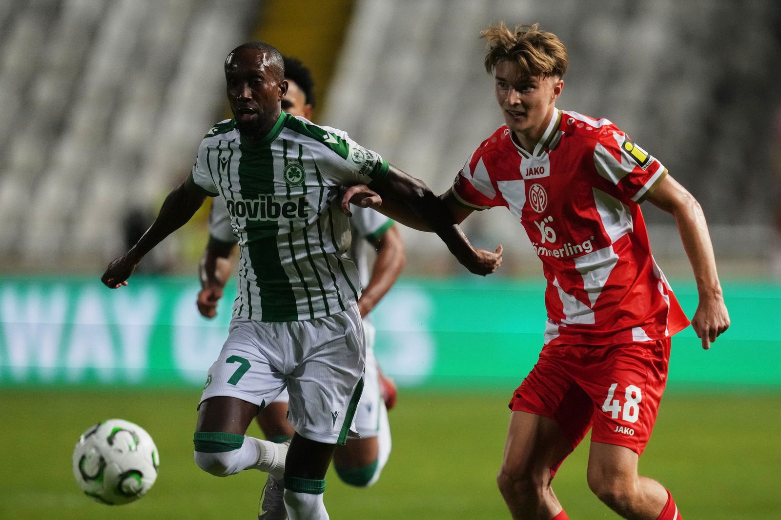 Gab gegen Nikosia sein Profidebüt: der erst 17-jährige Kacper Potulski.