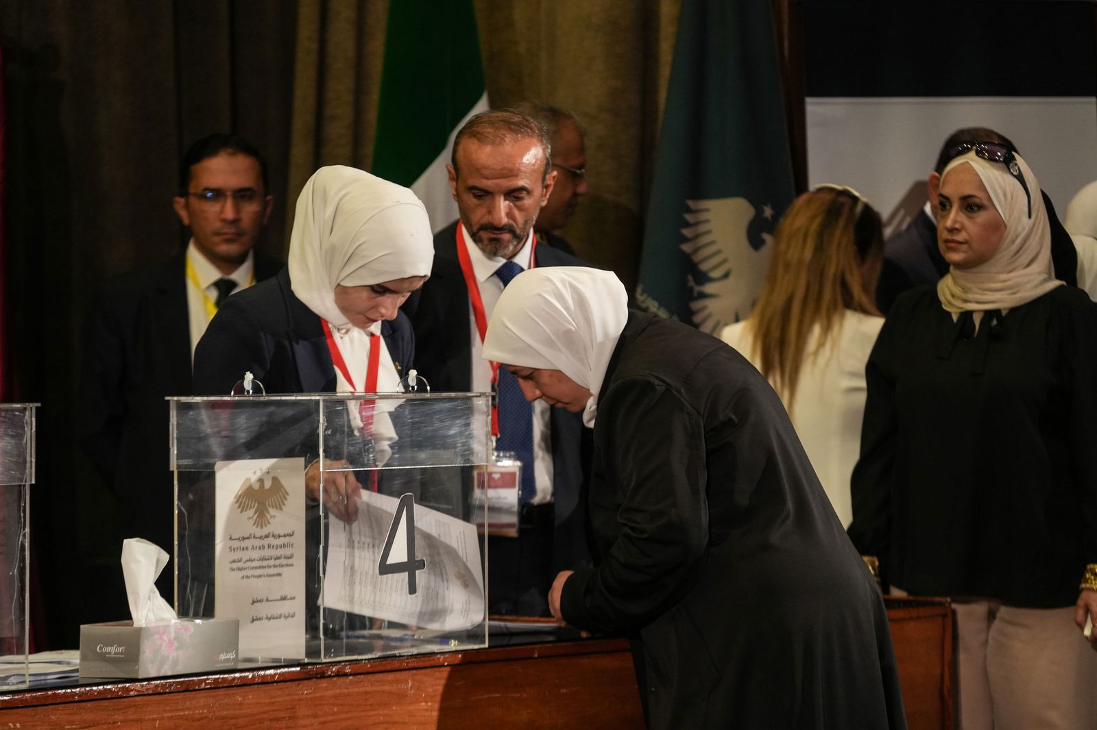 Unterstützer sehen die Wahl als Erfolg im politischen Umbruch in Syrien. 