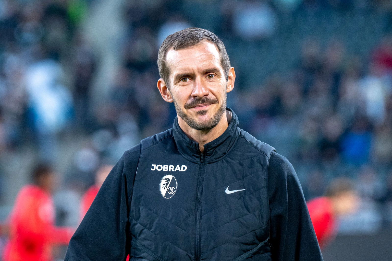 Freiburg-Trainer Julian Schuster sah einen klaren Testspielsieg seiner Freiburger gegen Karlsruhe. (Archivfoto)