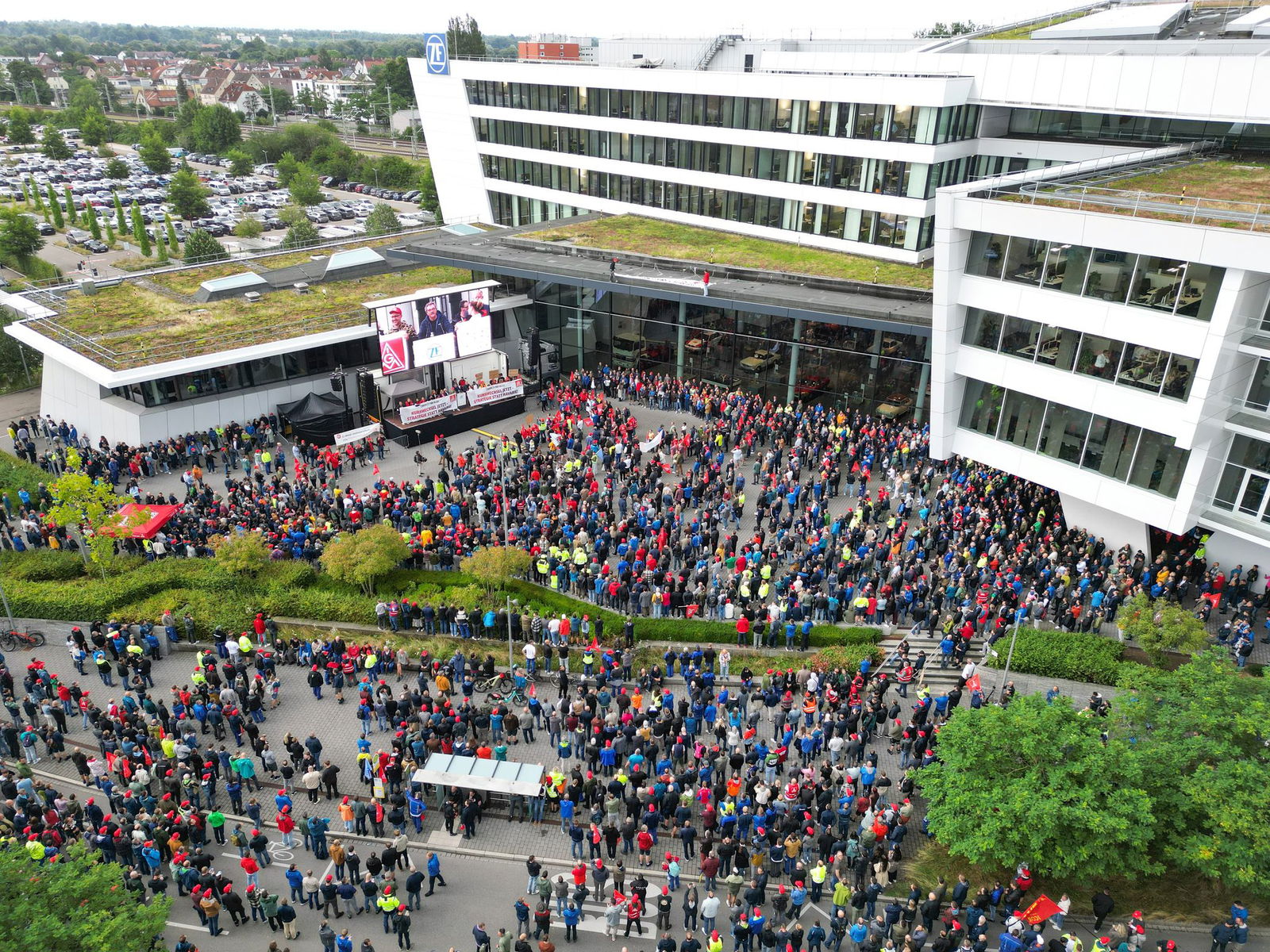 Mit seinem Sparkurs bringt das ZF-Management die Mitarbeiter gegen sich auf. (Archivbild)