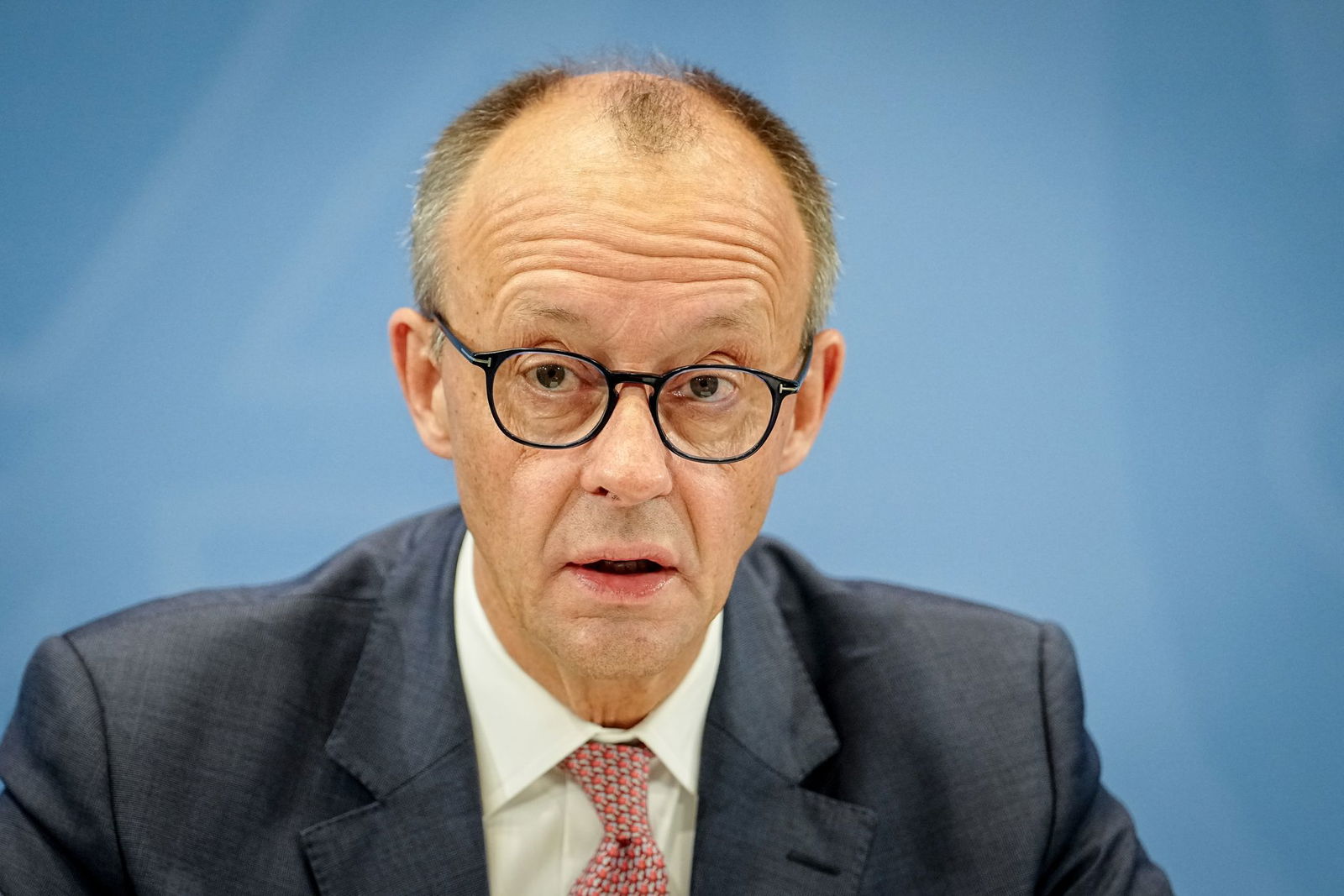 Es gebe die Chance, dass noch in dieser Woche die verbliebenen israelischen Geiseln von der Terrororganisation Hamas freigelassen würden und es dann auch zu einem Rückzug der israelischen Armee im Gazastreifen kommt, sagte Merz.