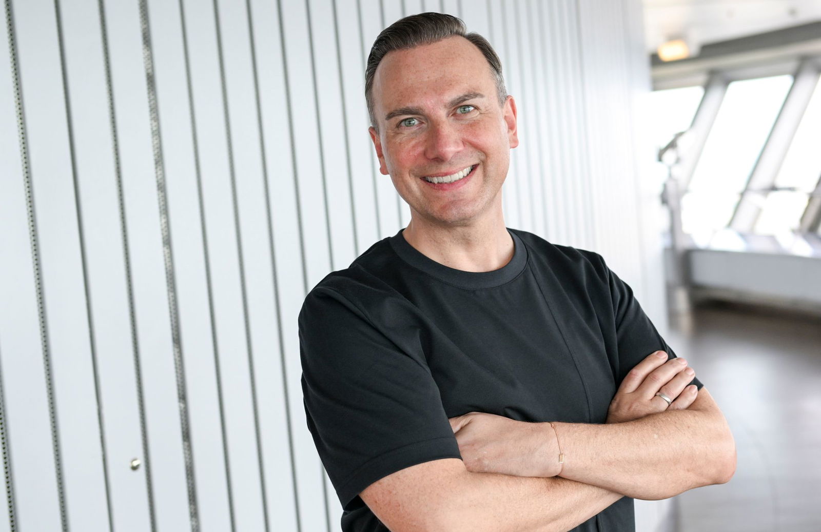 Arbeitet bis zu 16 Stunden am Tag: Sternekoch Tim Raue. (Archivbild)