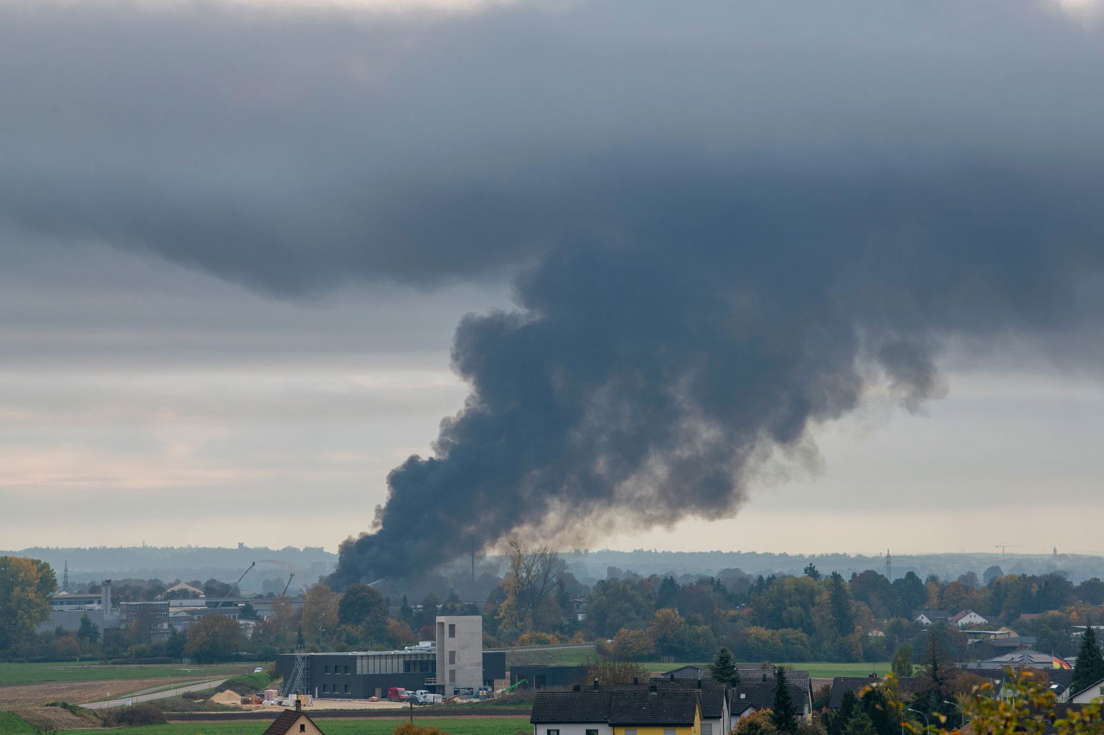 In Sontheim an der Brenz ist in einem Recyclingbetrieb Feuer ausgebrochen.