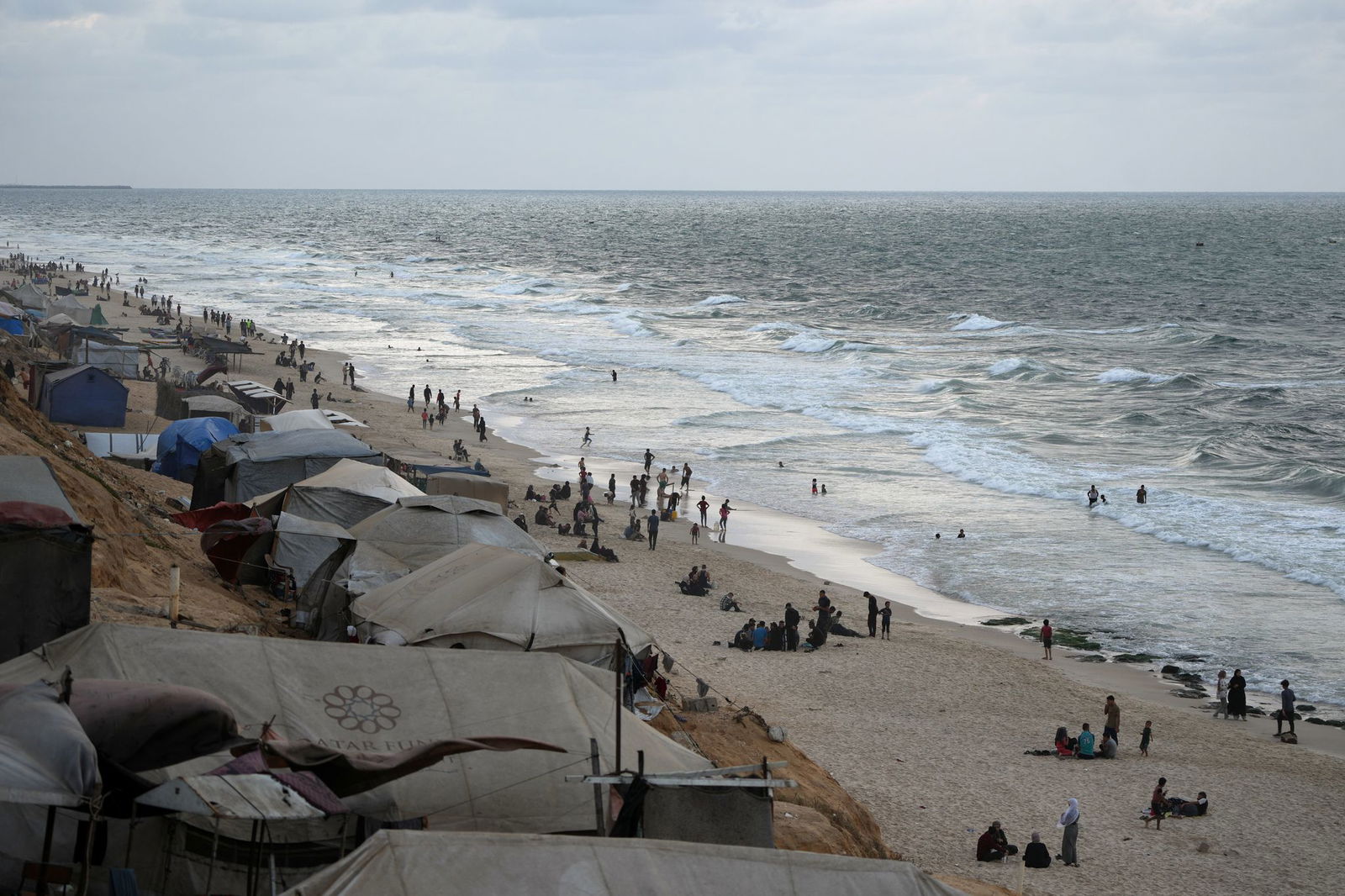 Zeltlager am Strand des Gazastreifens. 