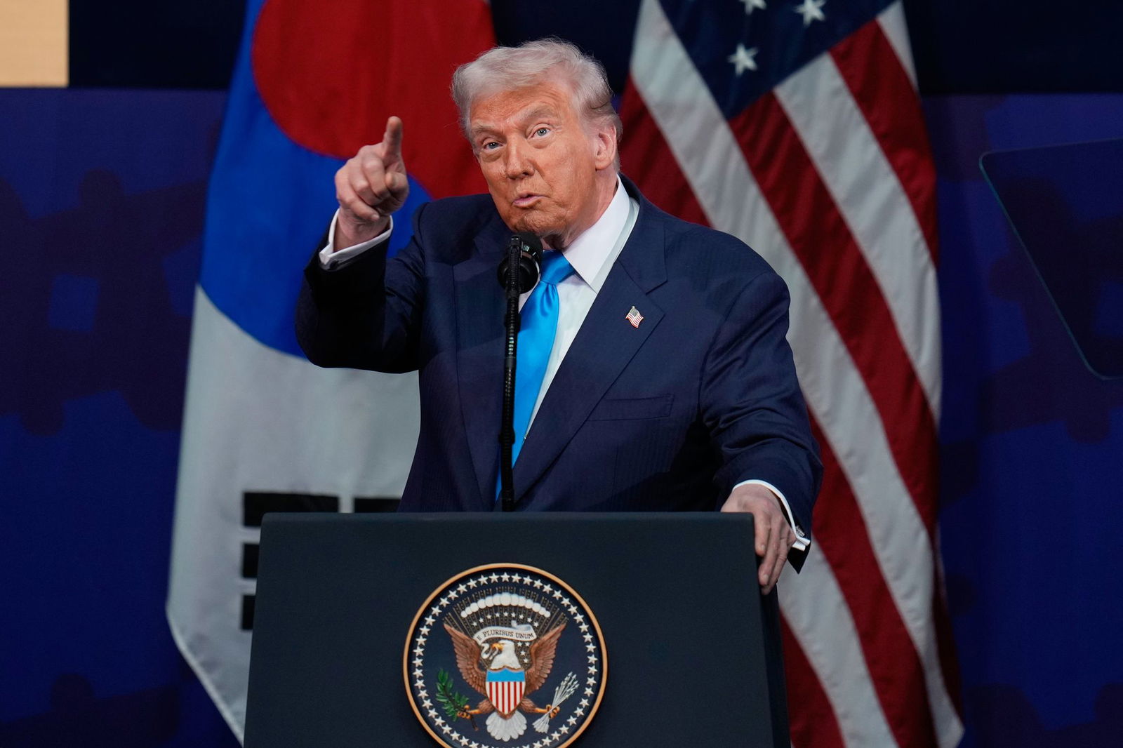 US-Präsident Donald Trump kündigt Atomwaffentests an. 