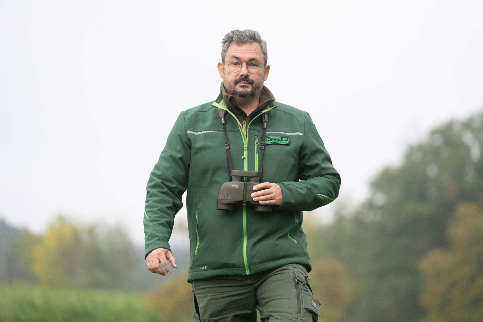 Morgens prüft Wildtierschützer Müller seine Lebendfallen im Revier. 