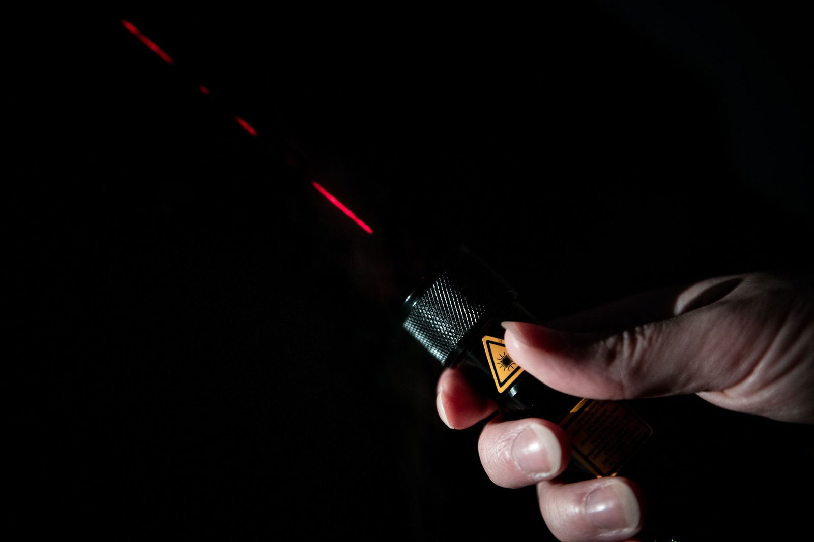 Die Triebfahrzeugführer wurden mit einem Laserstrahl geblendet. (Symbolbild)