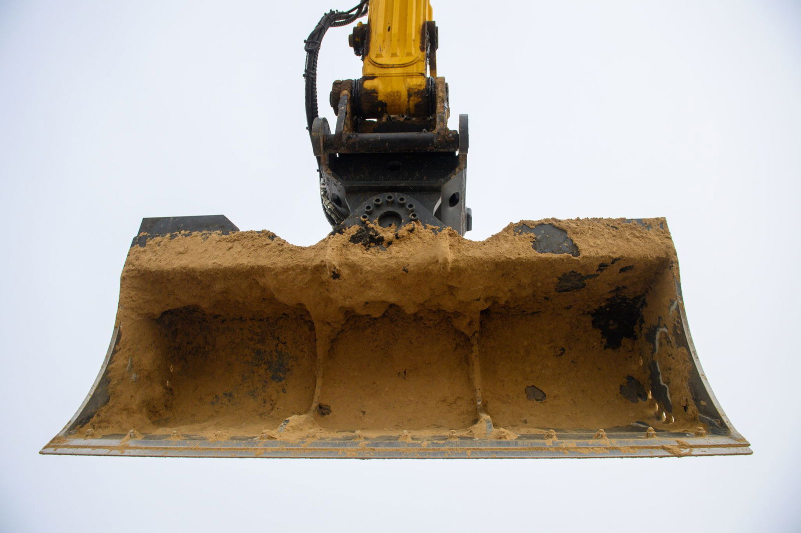 Bei Baggerarbeiten wurde eine Stromleitung beschädigt. (Symbolbild)