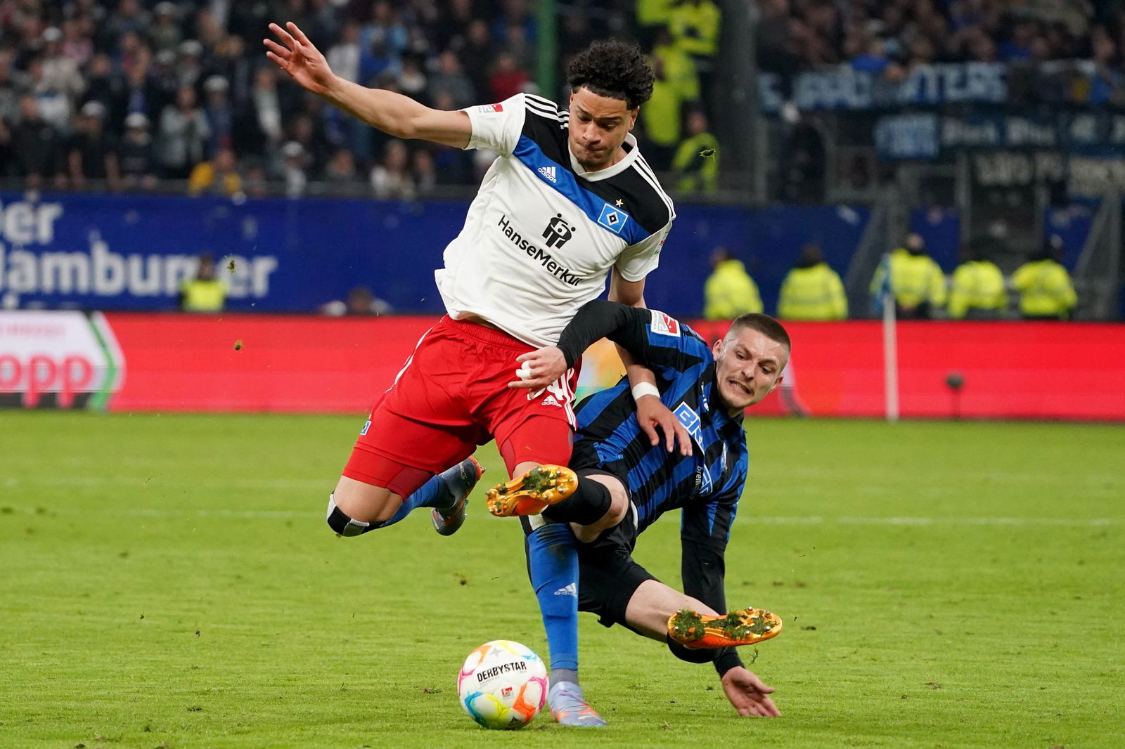 Der ehemalige Hamburger Jonas David (links) wird dem SSV Ulm lange fehlen. (Archivbild)