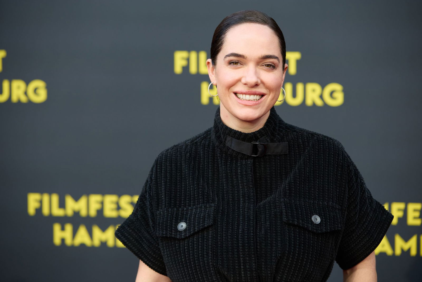 Verena Altenberger spielt im Film ein Instrument mit dem Namen Theremin. Das wird nur mit der Bewegung der Hände in Schwingung versetzt.  (Archivbild)