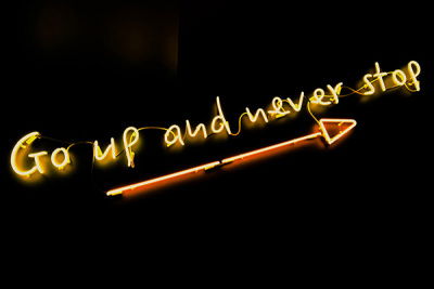 Neon schriftzug "Go up and never stop"