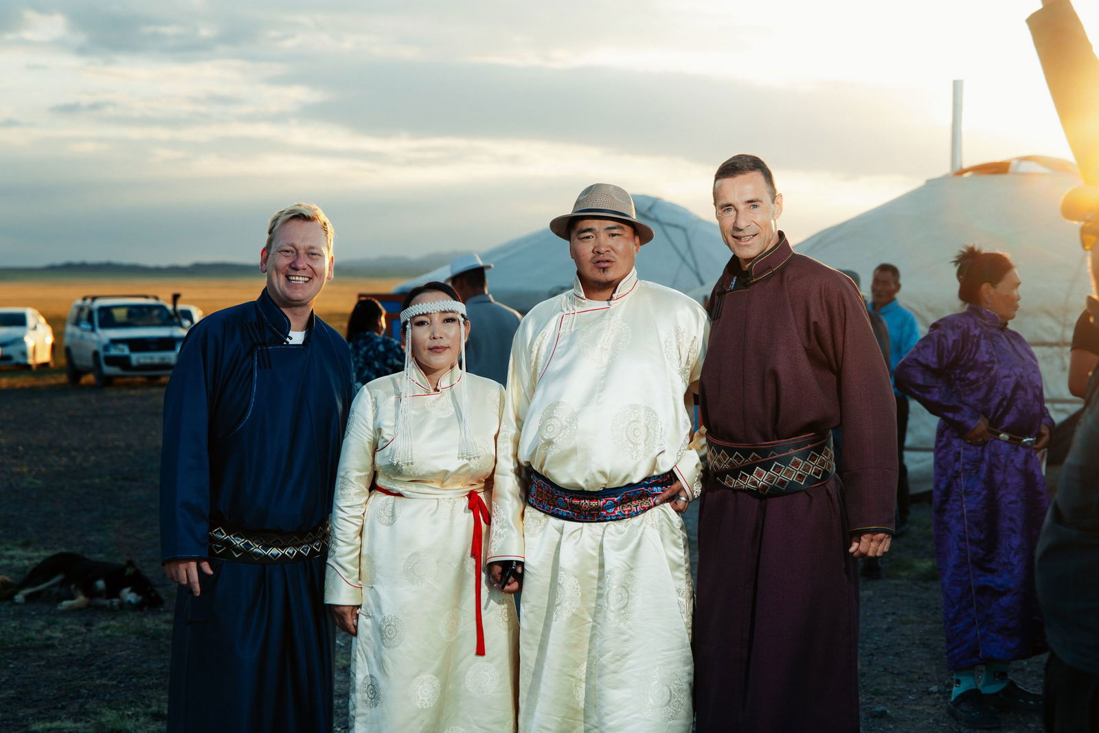 Dolgormaa und Otgonbayar heiraten in der Wüste Gobi.