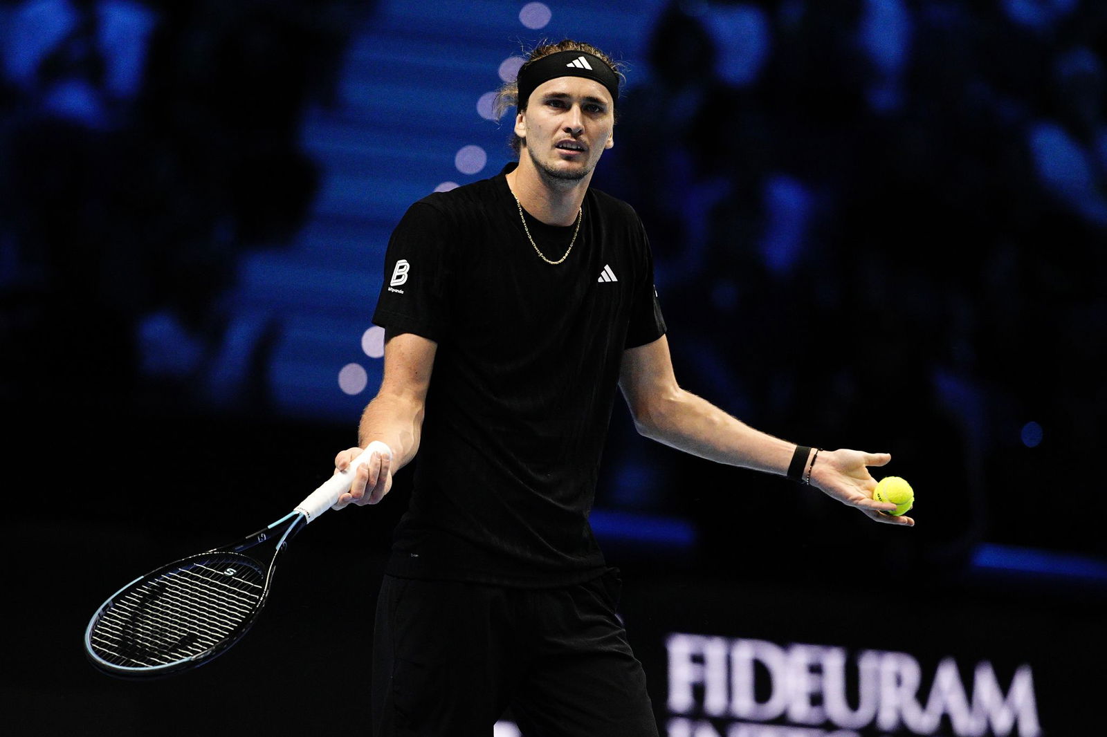 Alexander Zverev kann nur schwer fassen, dass er bei den ATP Finals in der Vorrunde gescheitert ist.
