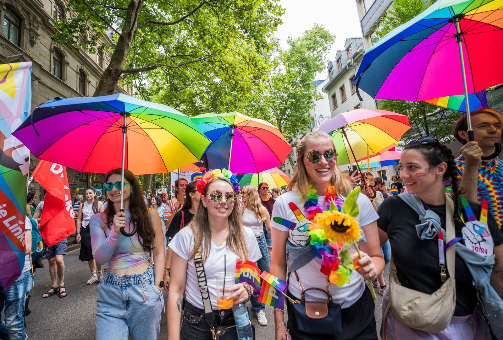 Bunt war Trumpf beim Christopher Street Day in Mainz. (Archivbild) 