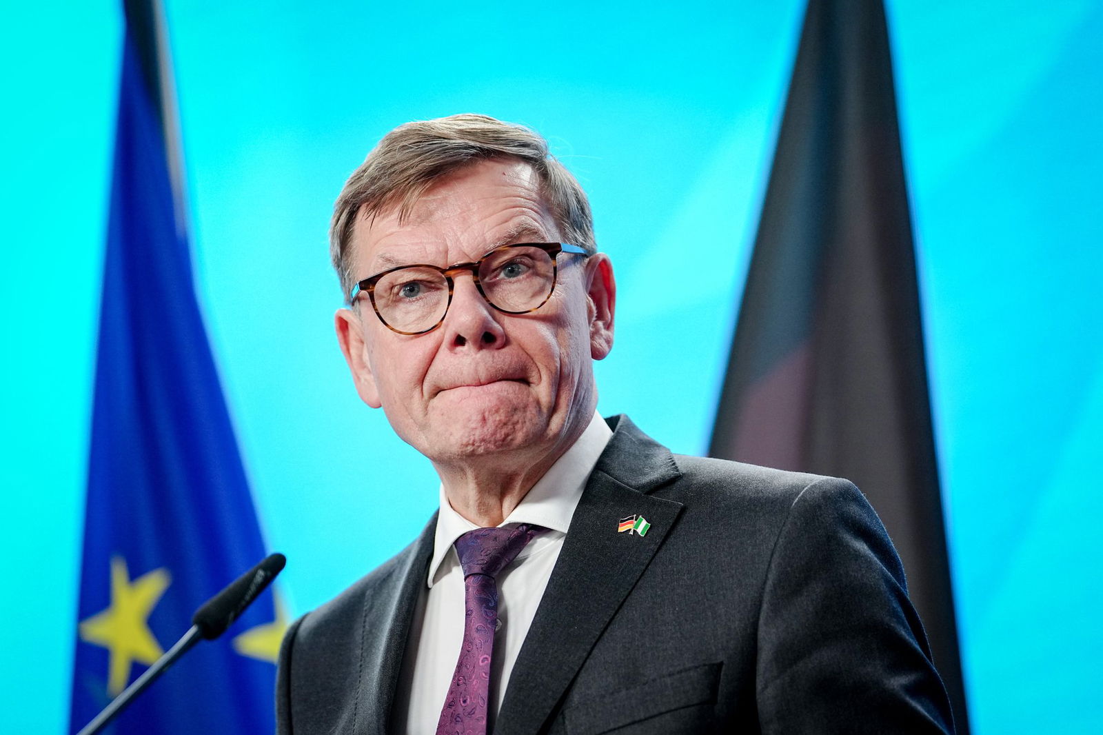 Bei einer Pressekonferenz in Berlin erklärt sich Außenminister Johann Wadephul (CDU) ausführlich zu den Irritationen über seine Asyl-Äußerungen in Syrien.