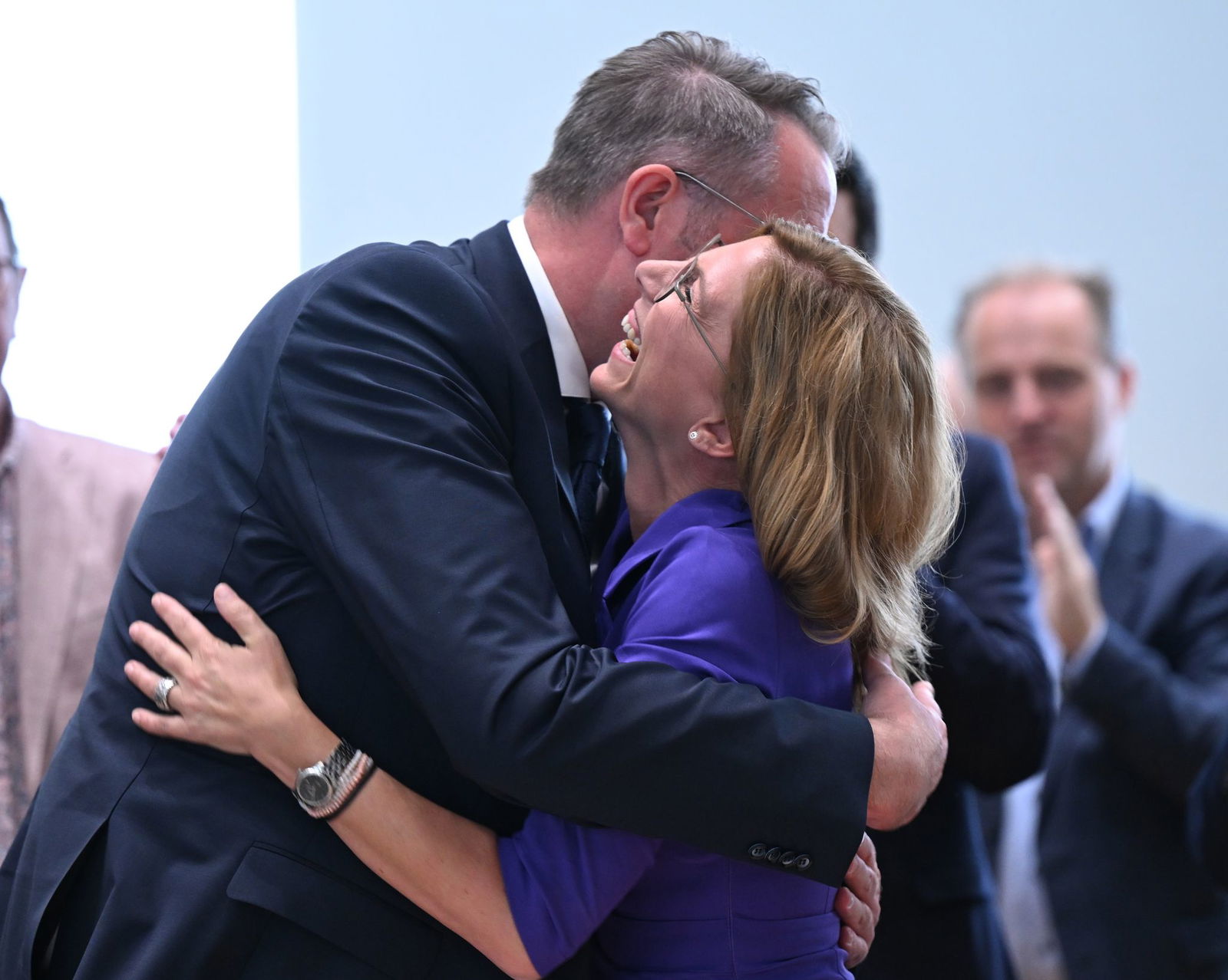 Ministerpräsident Alexander Schweitzer und Parteichefin Sabine Bätzing-Lichtenthäler kandidieren auf den ersten beiden Plätzen der Liste für die Landtagswahl im März. (Archivbild) 