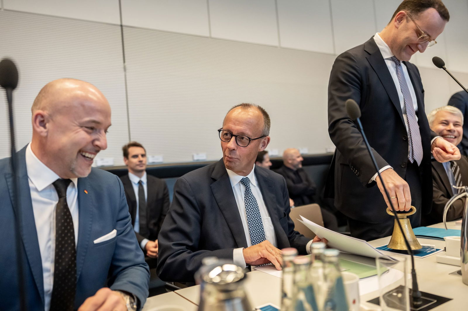 Bei der Sitzung der Unionsfraktion im Bundestag geht es auch um die Irritationen, die Außenminister Johann Wadephul (CDU) mit Äußerungen in Damaskus über die Rückkehr von Syrern in ihre Heimat ausgelöst hatte.