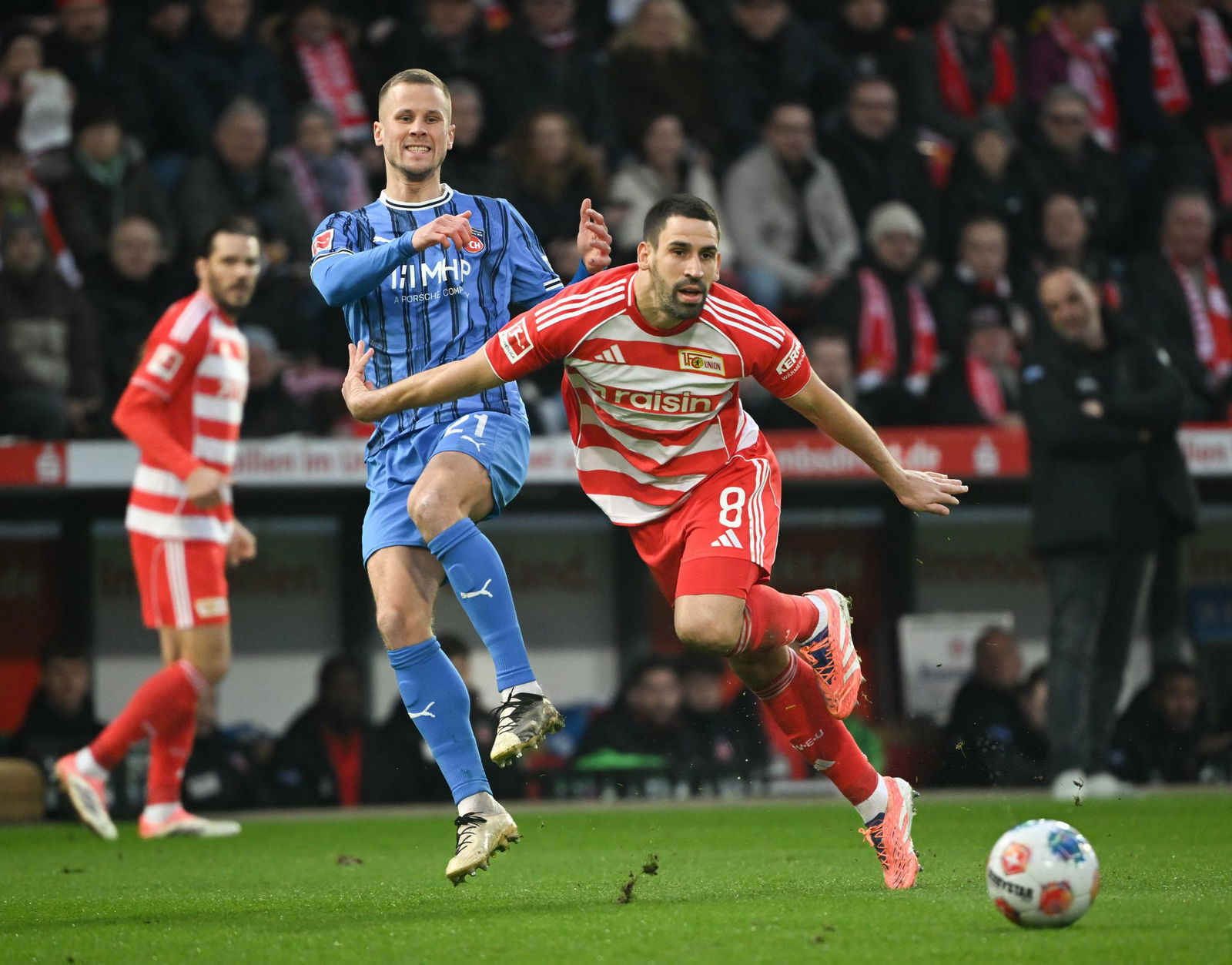 Der Unioner Rani Khedira (r.) im Zweikampf mit Adrian Beck.