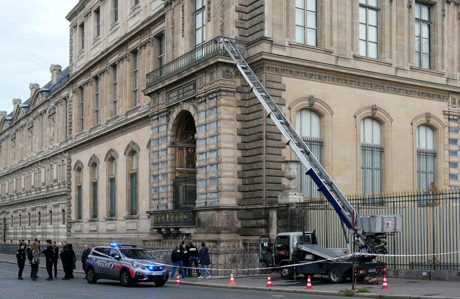 Nach dem Einbruch in den Louvre plant Hollywood eine Doku über den spektakulären Raub. (Archivbild) 