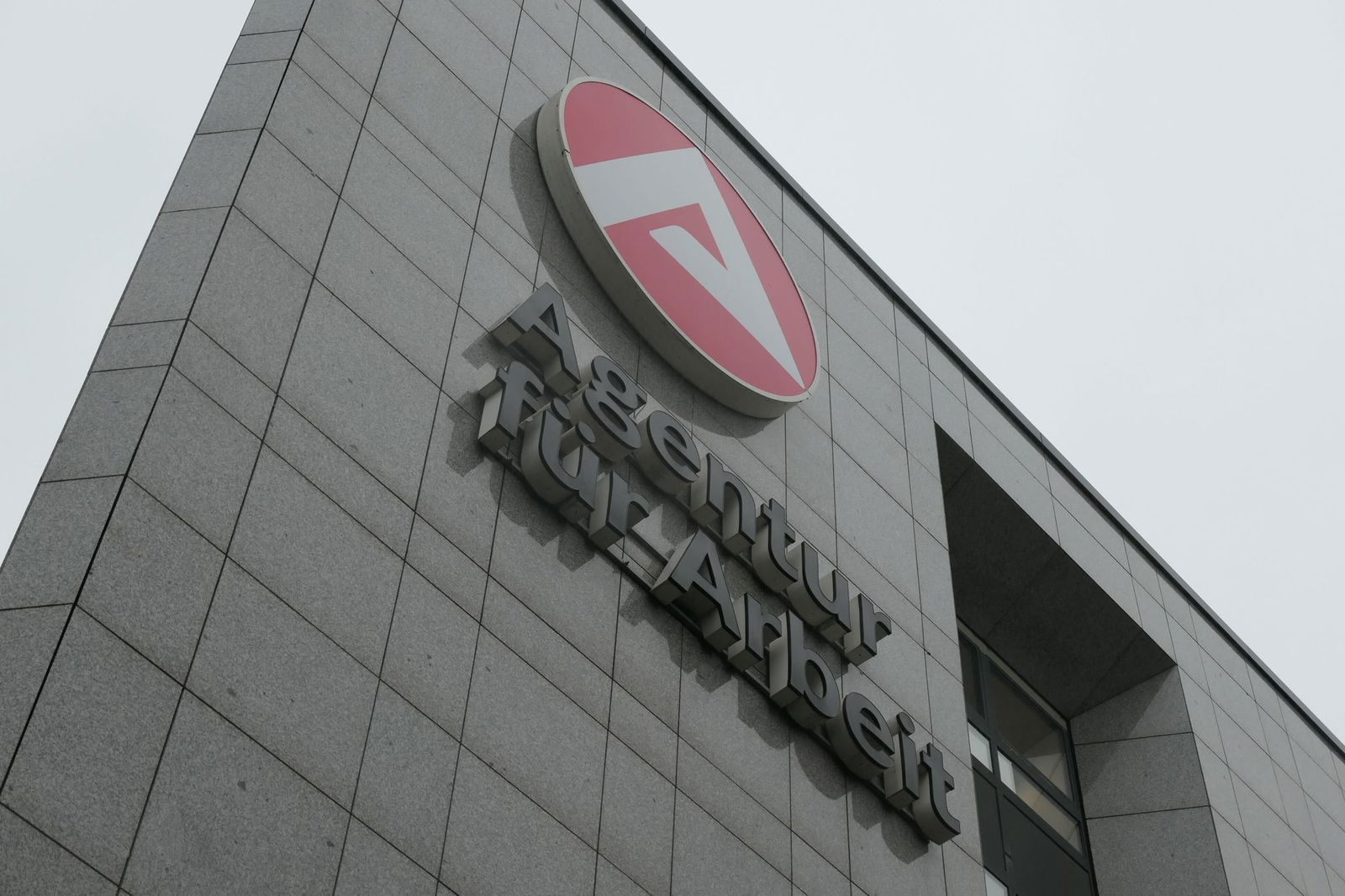 Auf Monatssicht sank die Arbeitslosigkeit, auf Jahressicht schaut es trüber aus. (Archivfoto)