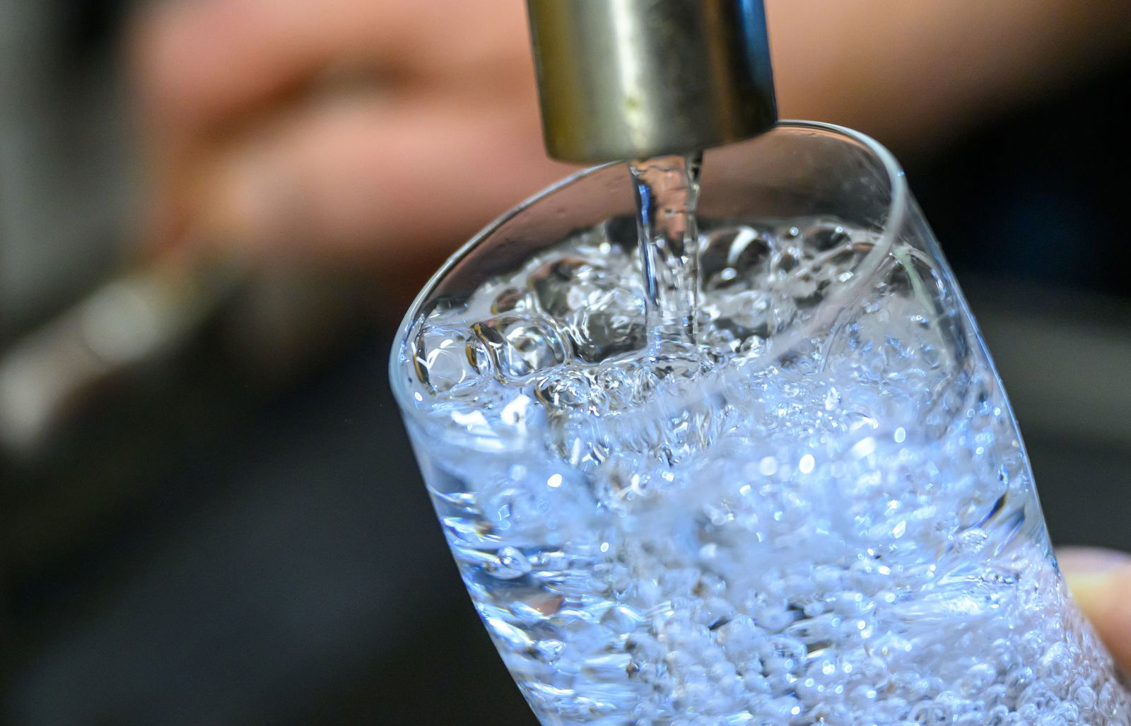 Das Wasser ist nun wieder ohne Abkochen trinkbar. (Symbolbild)