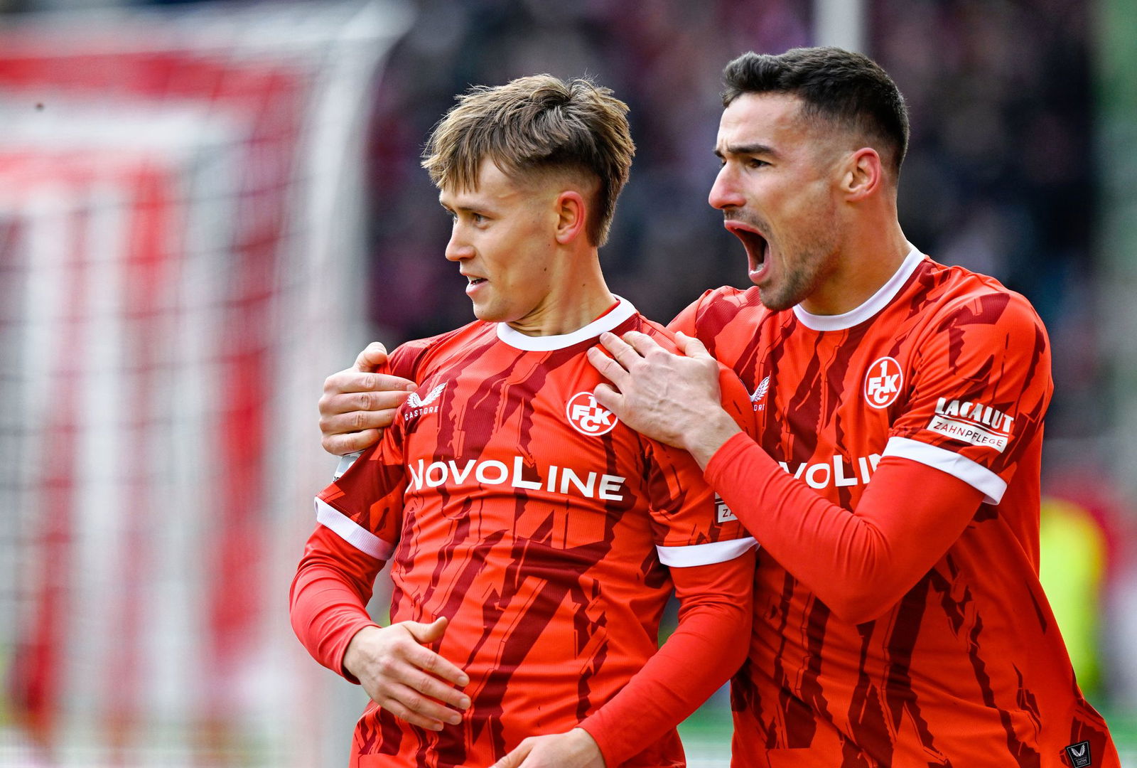 Naatan Skyttä (l.) und Ivan Prtajin jubeln beim FCK