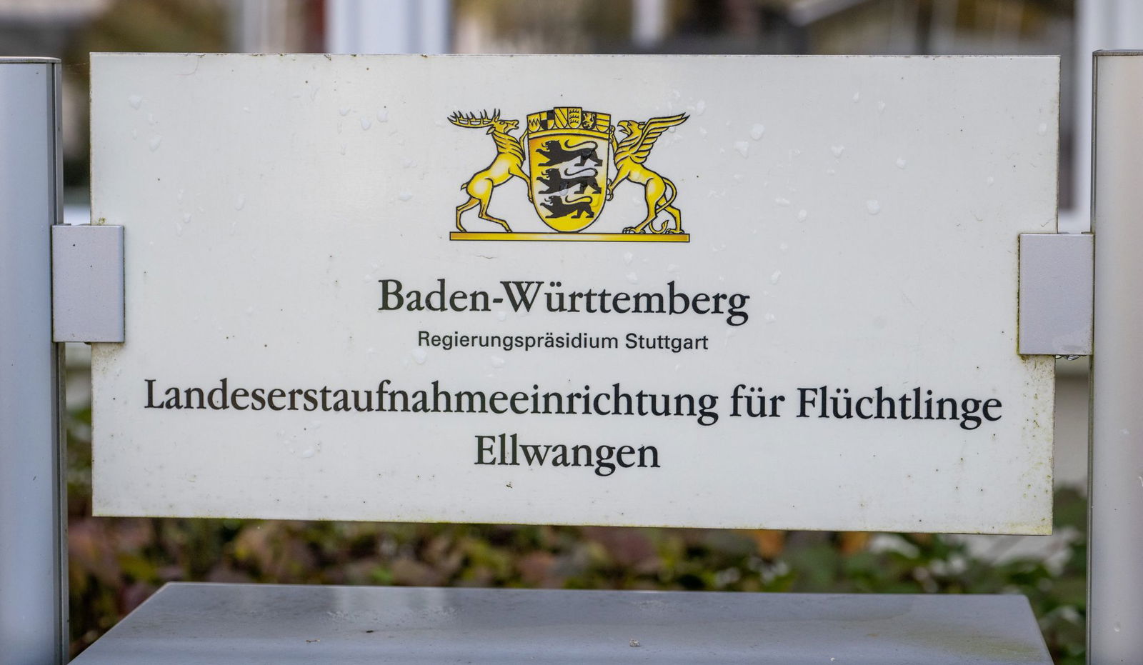 Schild Landeserstaufnahmestelle Ellwangen. (Archivbild)