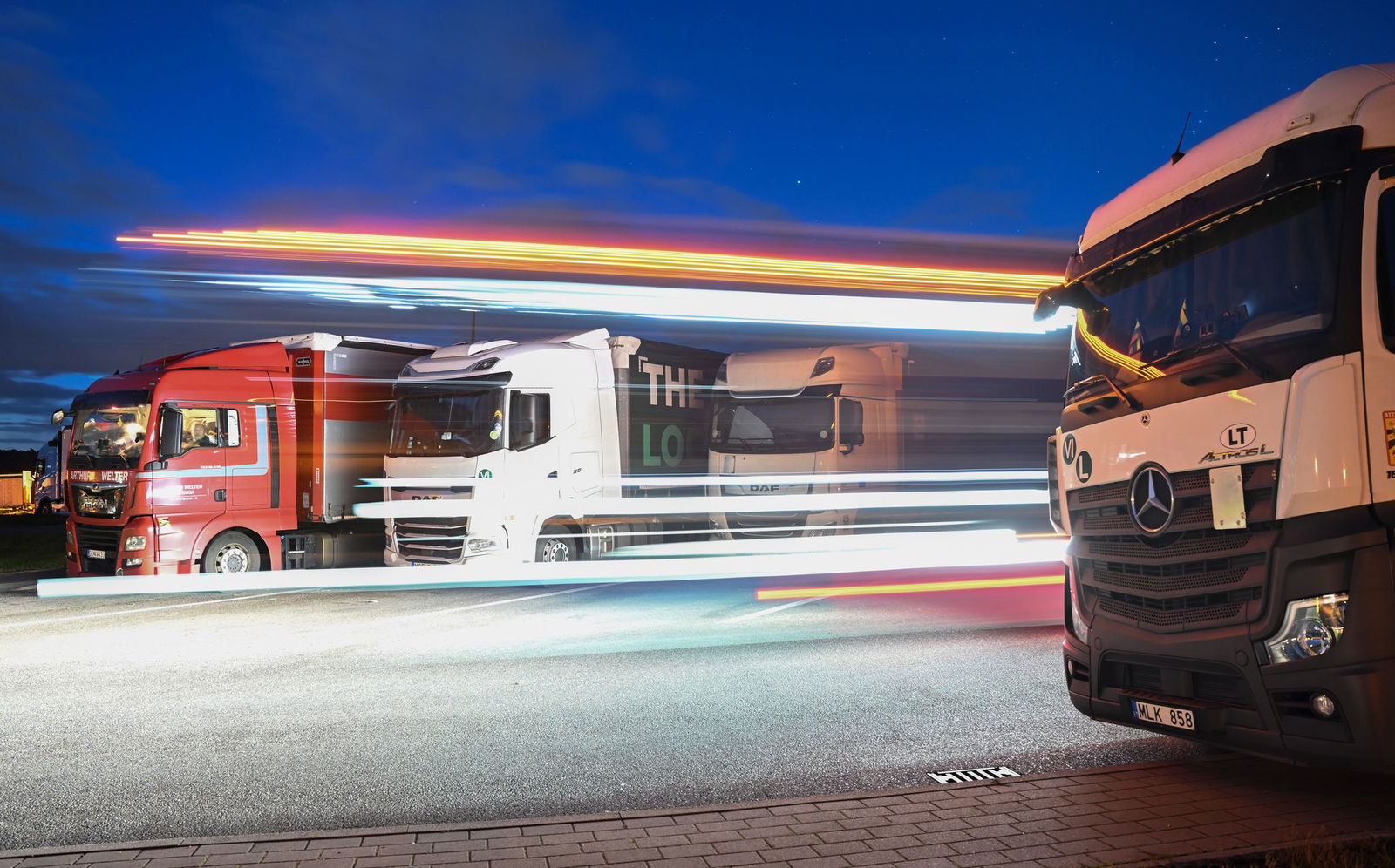 Für die Laster fehlen Stellplätze, kritisiert der ADAC.