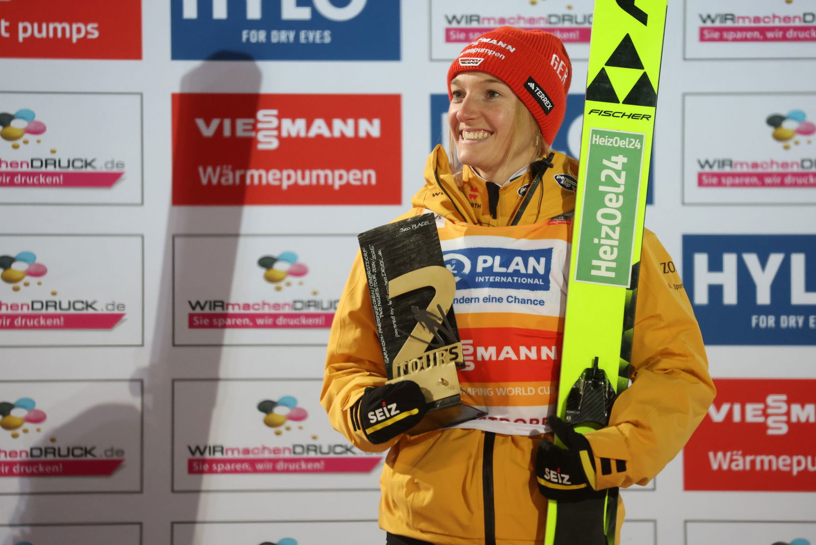 Katharina Schmid kämpft seit Jahren für eine Vierschanzentournee der Frauen. (Archivfoto)