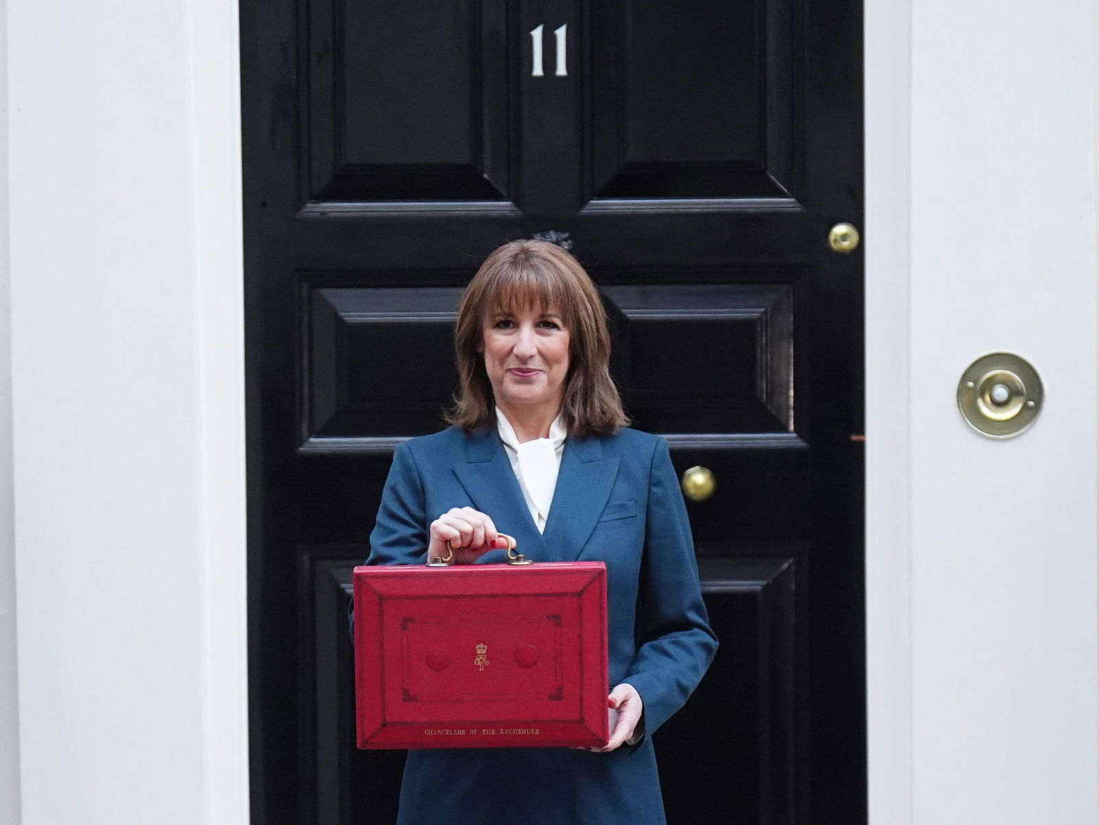 Finanzminister Rachel Reeves hat zugegeben, Wahlversprechen zu brechen.