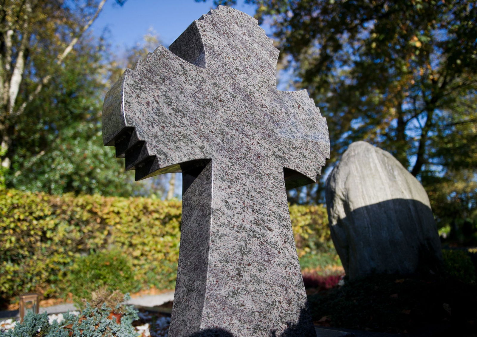 In Bräunlingen sind im Herbst mehrere Gräber beschädigt worden. (Symbolbild)