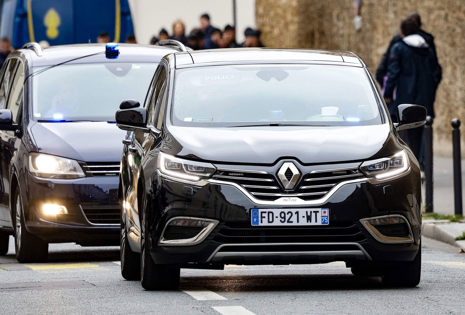 Unter großem Medienrummel und Polizeischutz verließ Sarkozy das Gefängnis La Santé in Paris