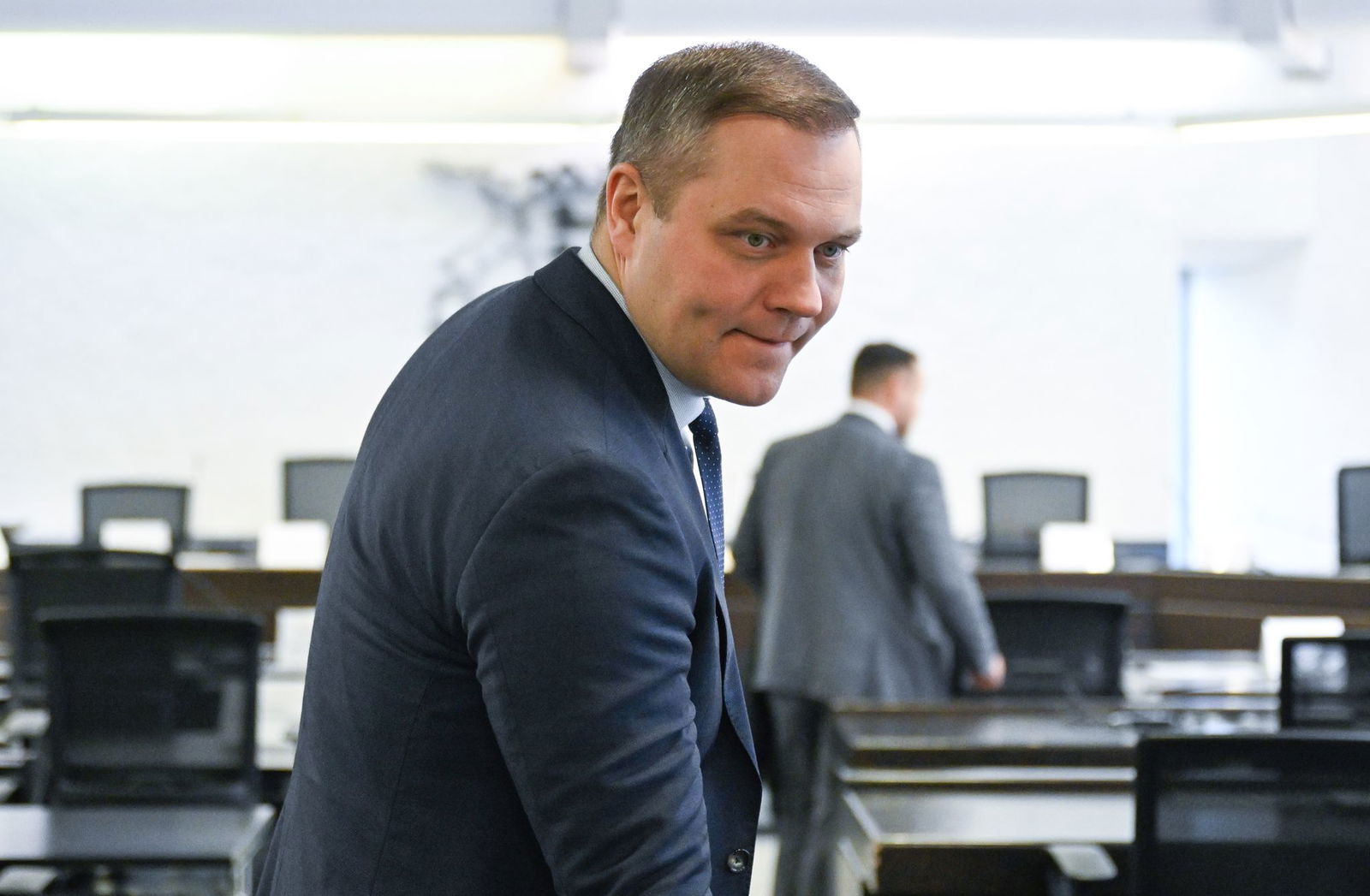 AfD-Fraktionschef Baron will rein in den Tunnel.