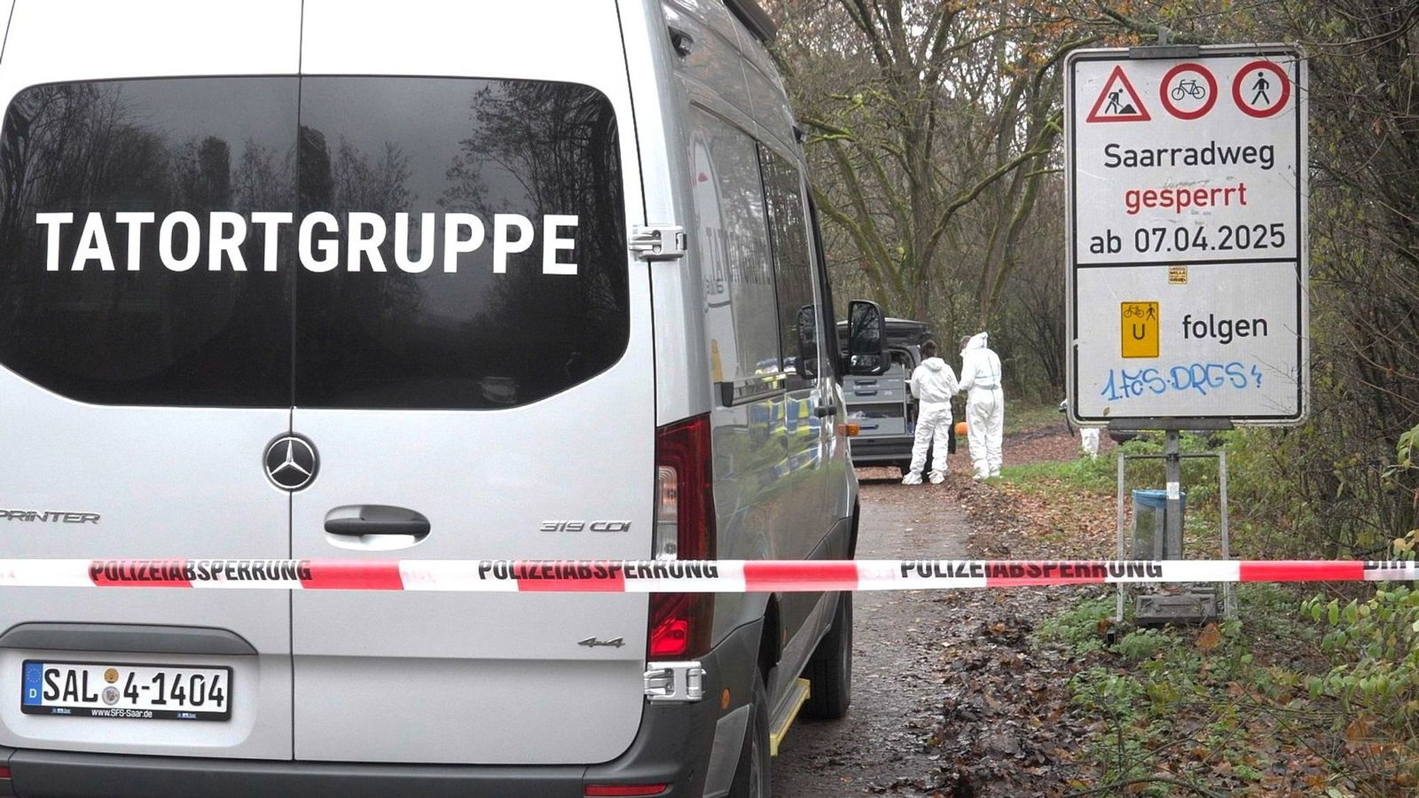Die Frauenleiche war am Dienstagvormittag auf einem Fußweg gefunden worden. 