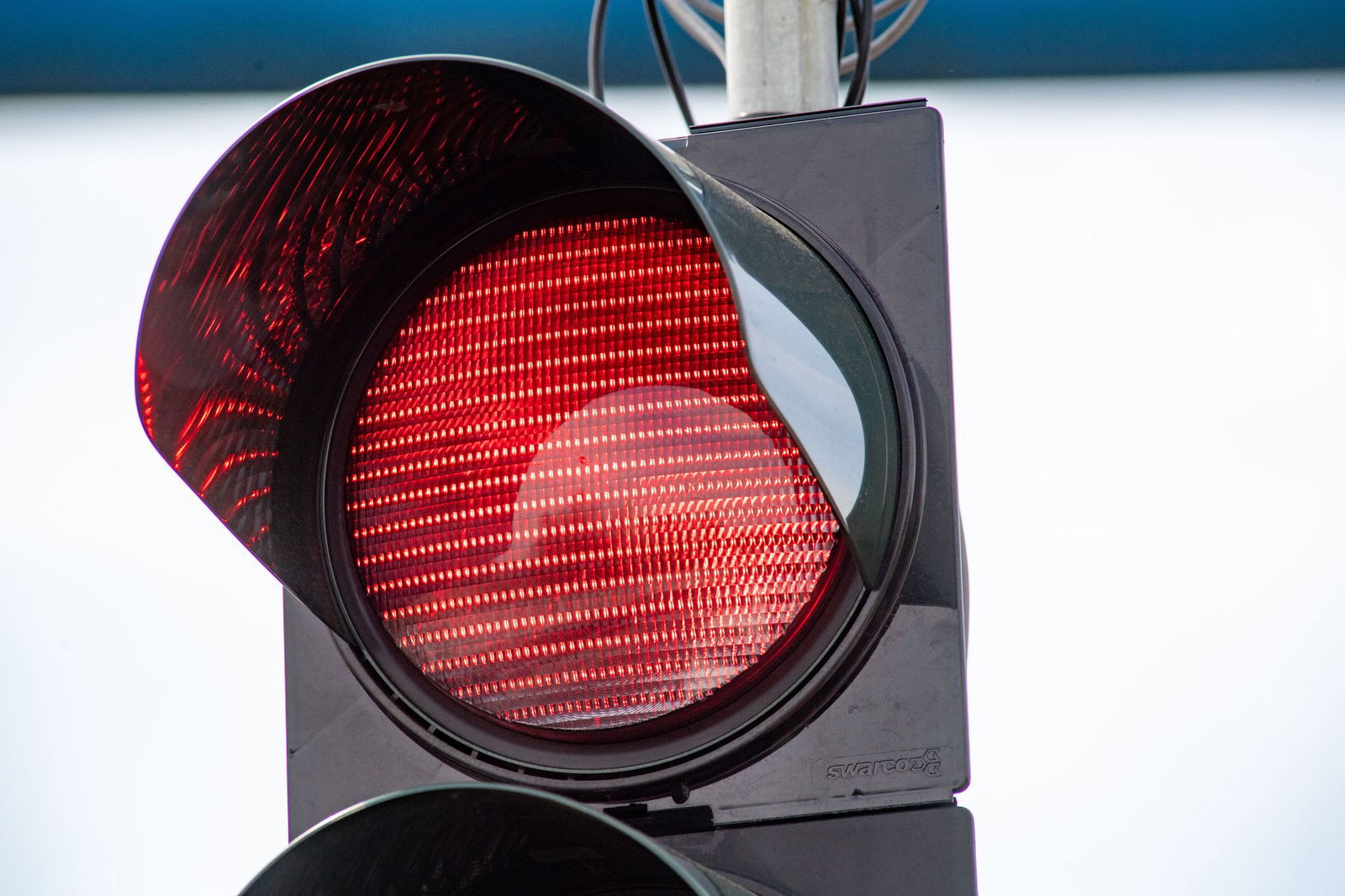 Das Auto überfuhr auch eine rot zeigende Ampel. (Symbolbild)