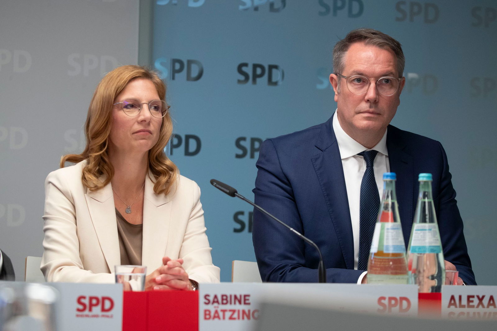 Ministerpräsident Alexander Schweitzer und Parteichefin Sabine Bätzing-Lichtenthäler sollen die Liste für die Landtagswahl am 22. März anführen. (Archivbild)