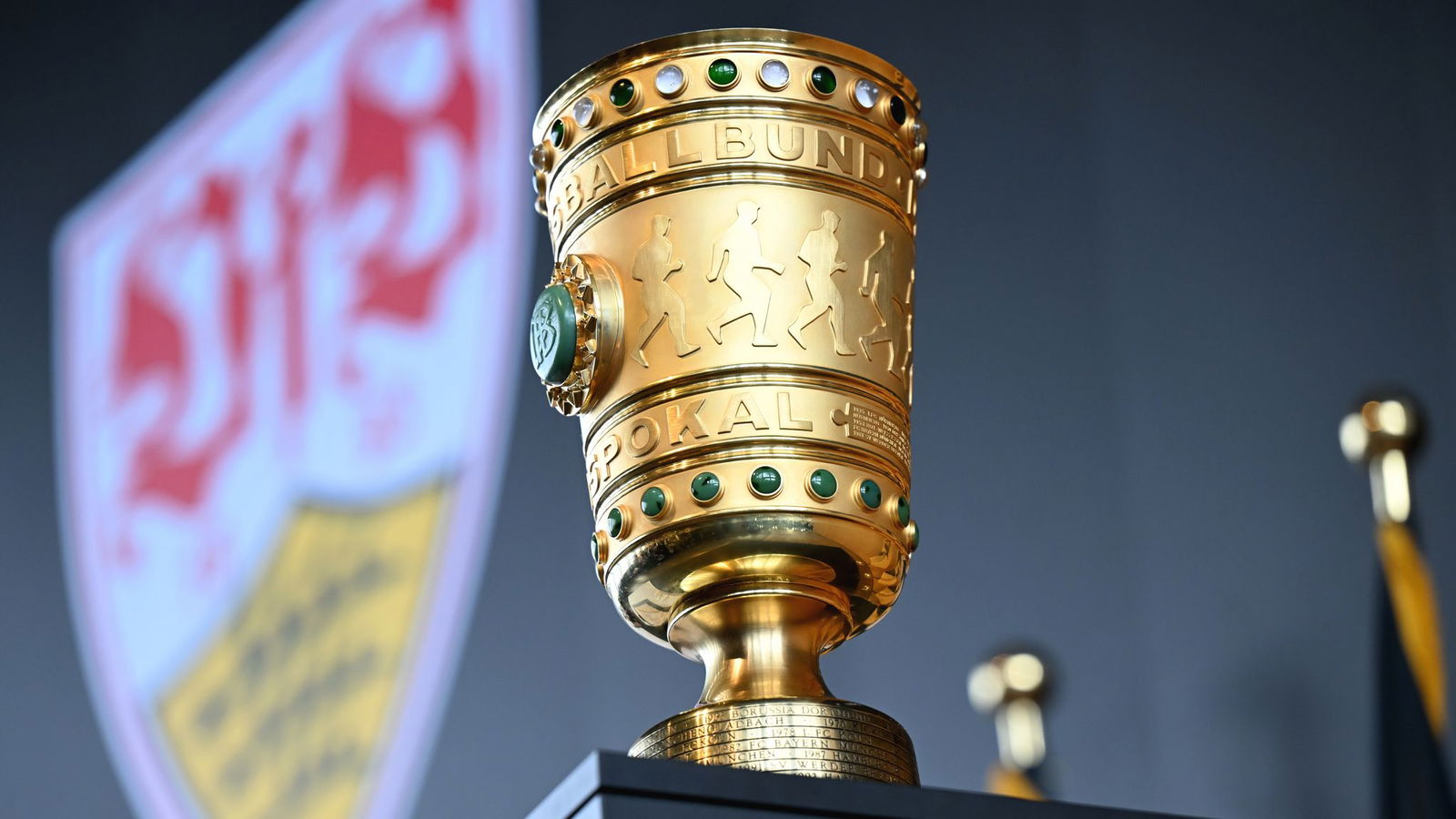 Für den VfB Stuttgart ist der Weg zur Titelverteidigung im DFB-Pokal noch weit.