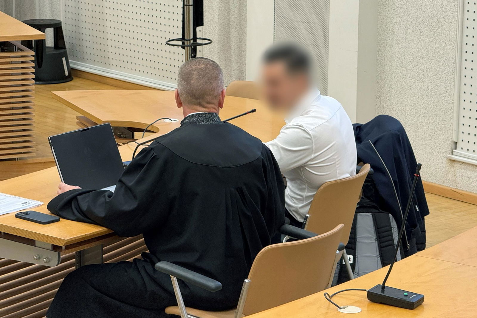 Ein Polizist steht in Mannheim vor Gericht, weil er einem Verdächtigen Marihuana untergeschoben haben soll. 