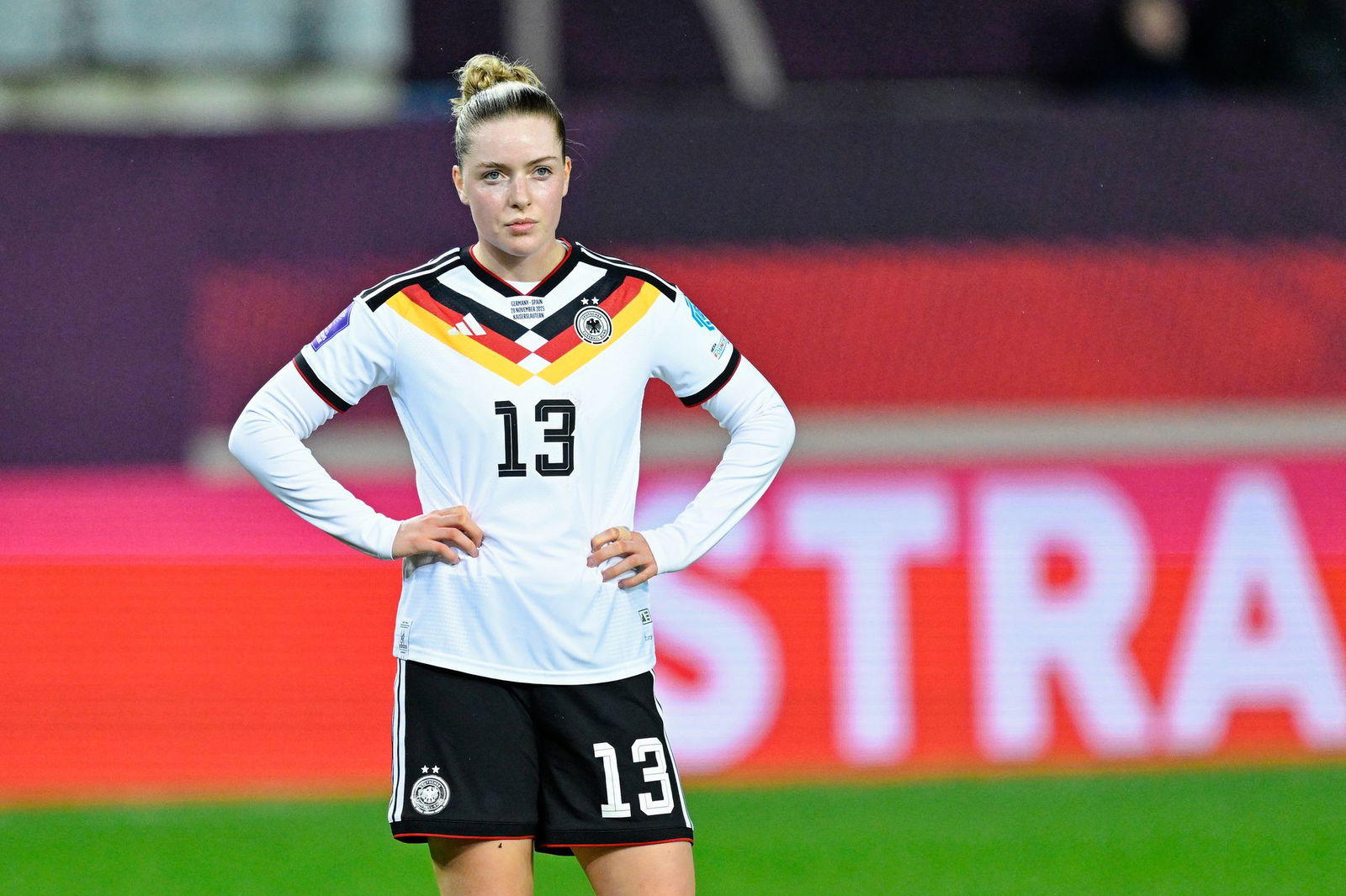 Enttäuscht über die torlose Partie: Alara Sehitler und die DFB-Frauen.