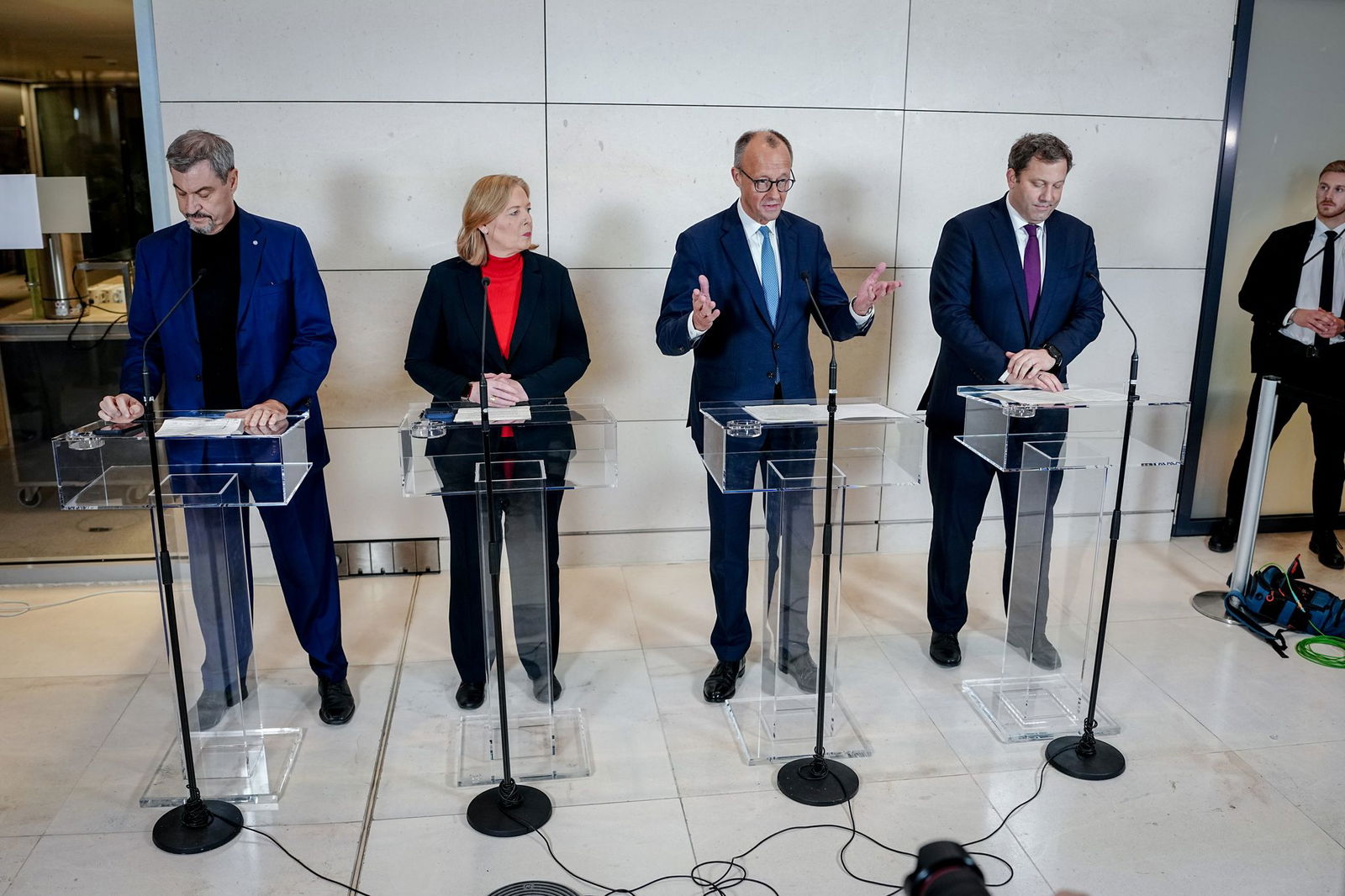 Union und SPD hatten bereits im Koalitionsvertrag vereinbart, die Erhöhung der Luftverkehrsteuer zurückzunehmen.