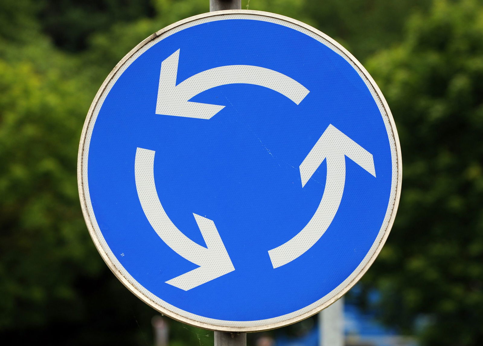 Der Unfall ereignete sich an einem Kreisverkehr. (Symbolbild)