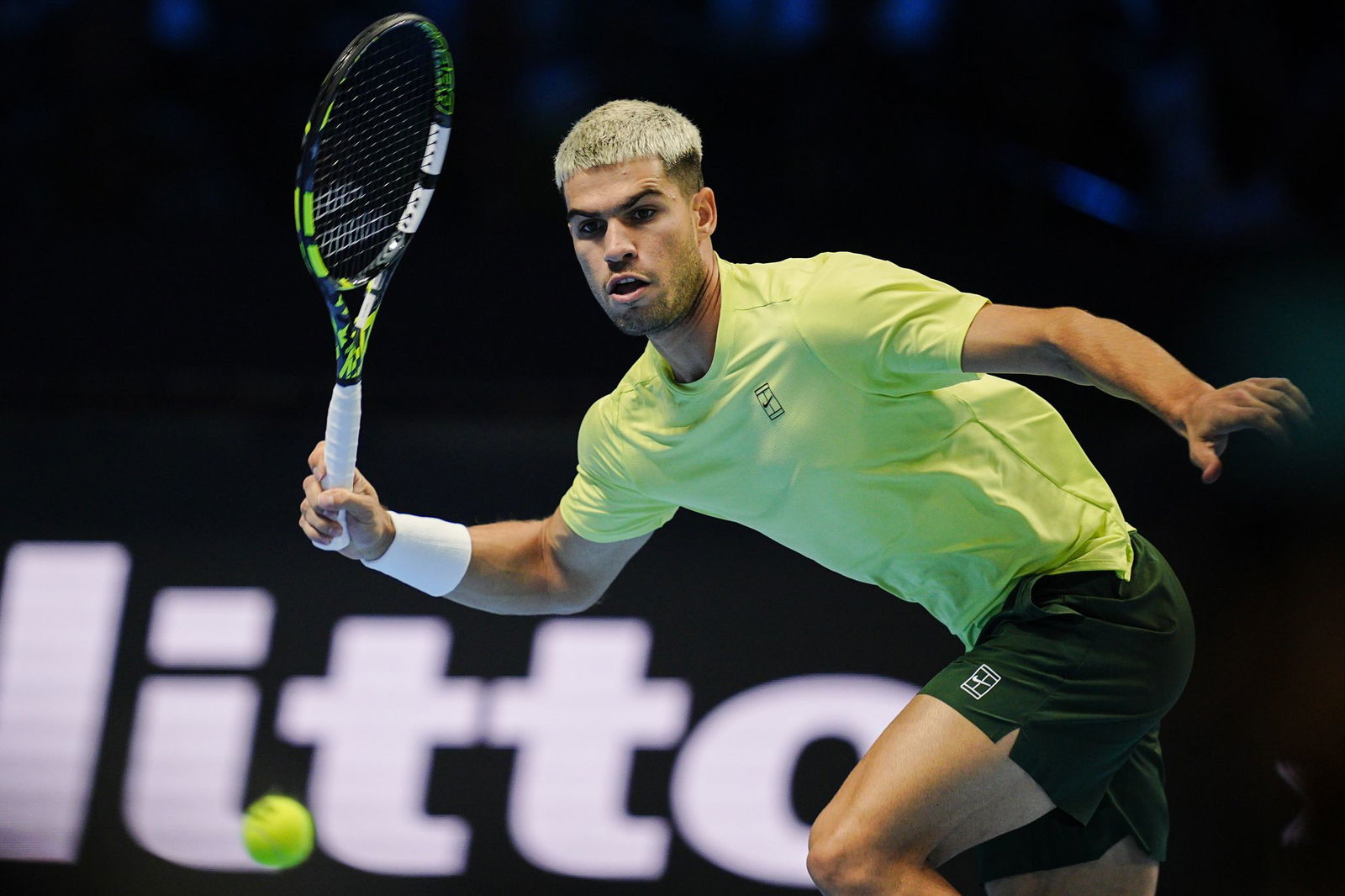 Carlos Alcaraz gewinnt sein Auftaktmatch bei den ATP Finals.