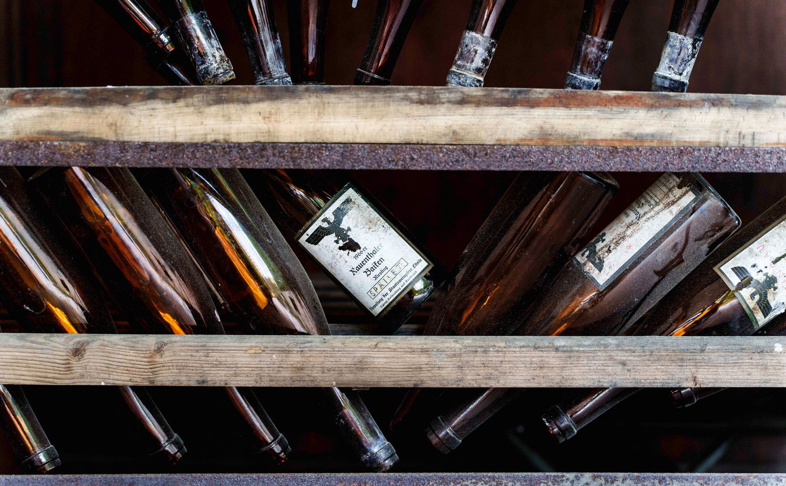 Im Kloster Eberbach wird seit etlichen Jahrhunderten Wein produziert. (Archivbild)