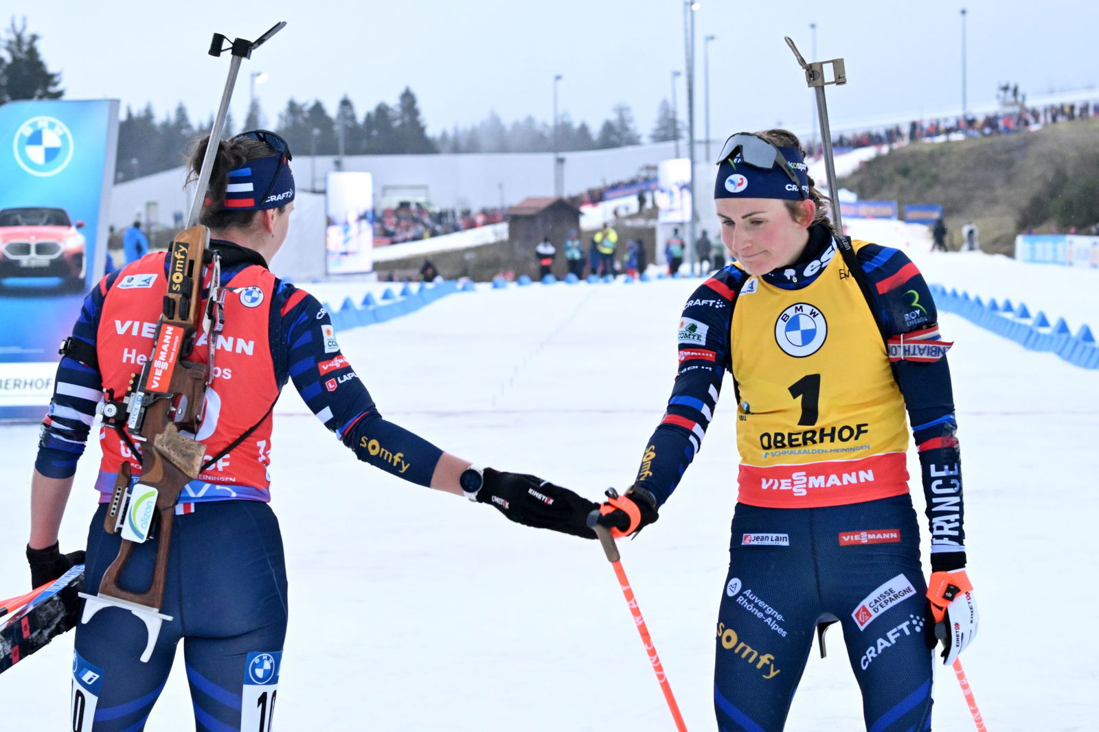 Braisaz-Bouchet (r) und Simon beschränken ihren Kontakt auf das Nötigste. (Archivbild)