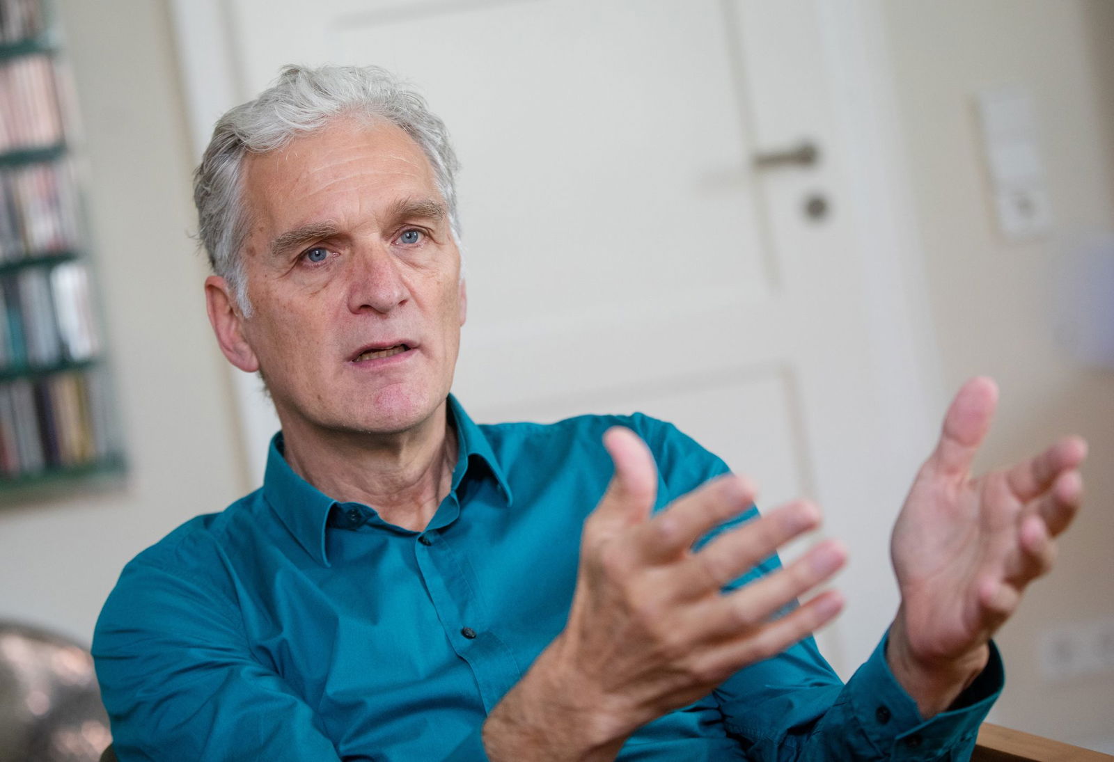 Schauspieler Walter Sittler kann zwar schnell über Rollen entscheiden, er braucht dann aber umso länger, um sich in einen Charakter zu versetzen.(Produktion) 