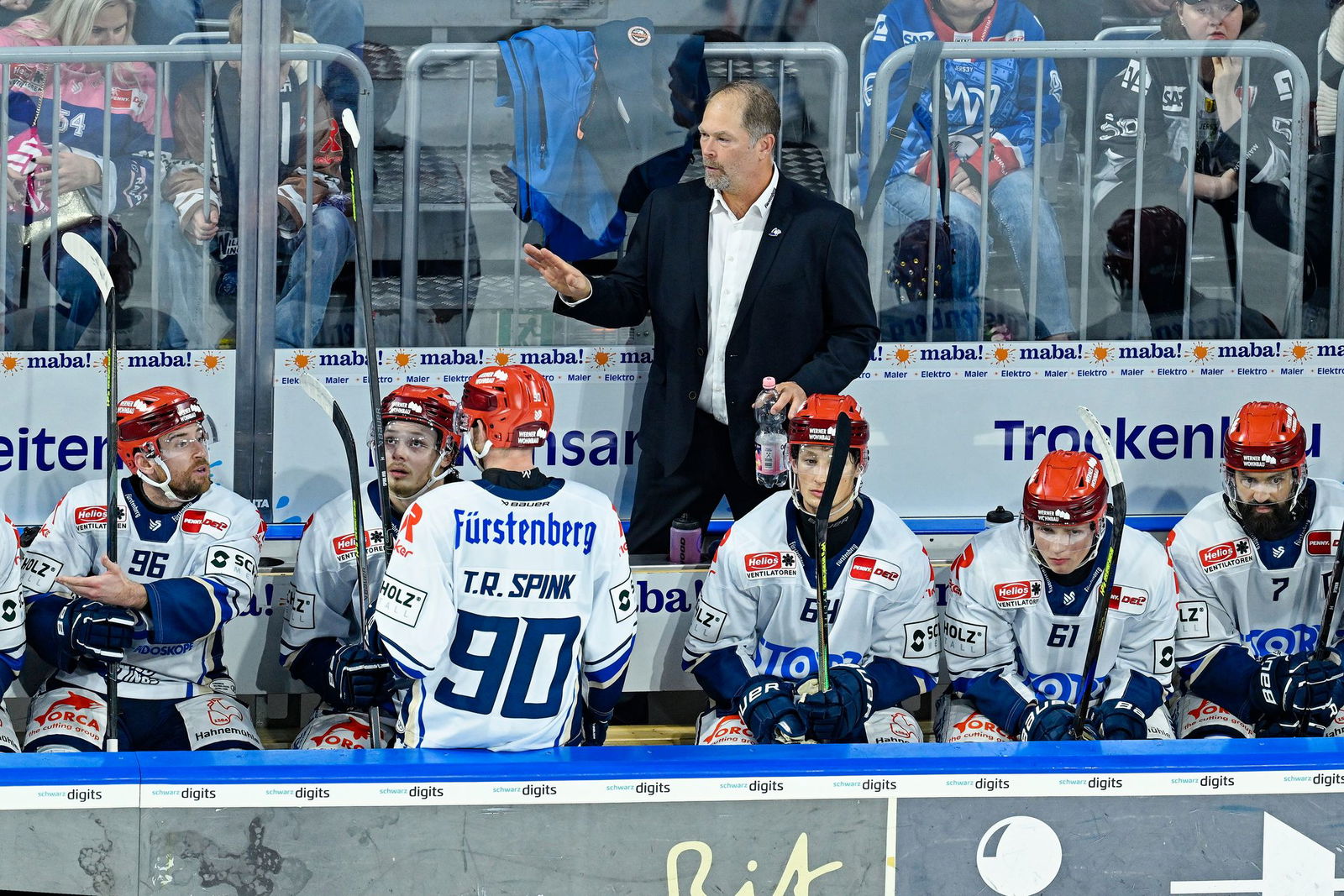 Steve Walker bleibt weitere zwei Jahre Trainer der Schwenninger Wild Wings.
