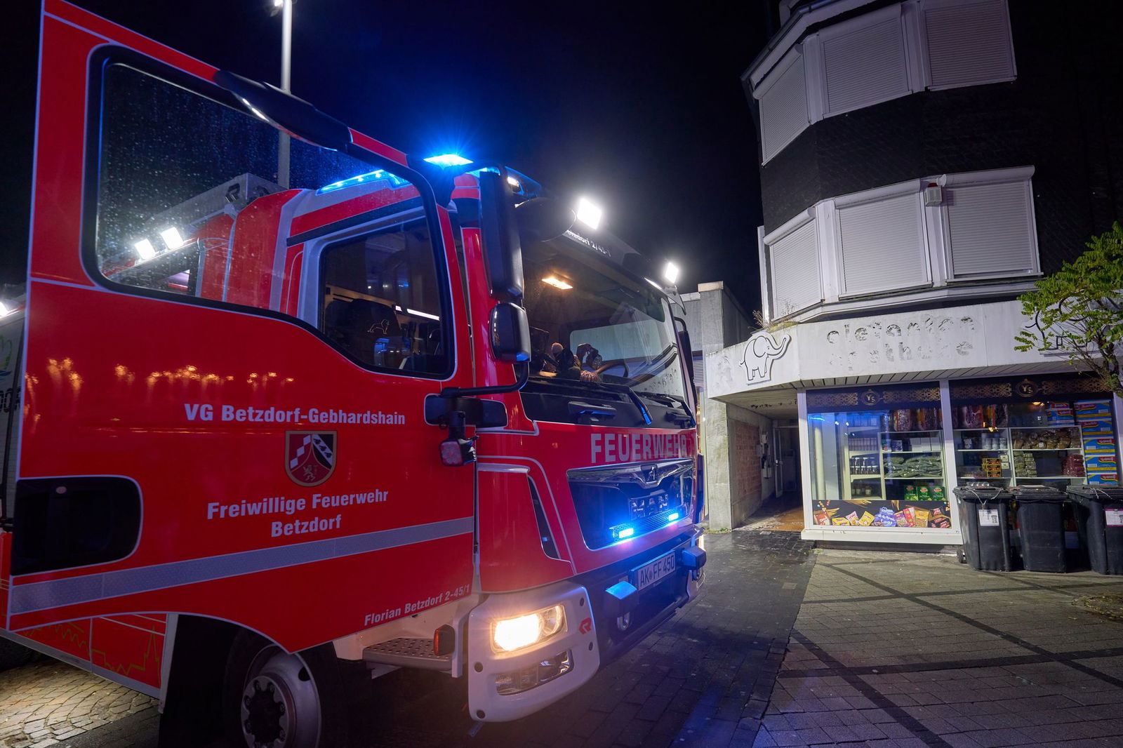 In Betzdorf war die Feuerwehr am Abend mit einem Großaufgebot im Einsatz.